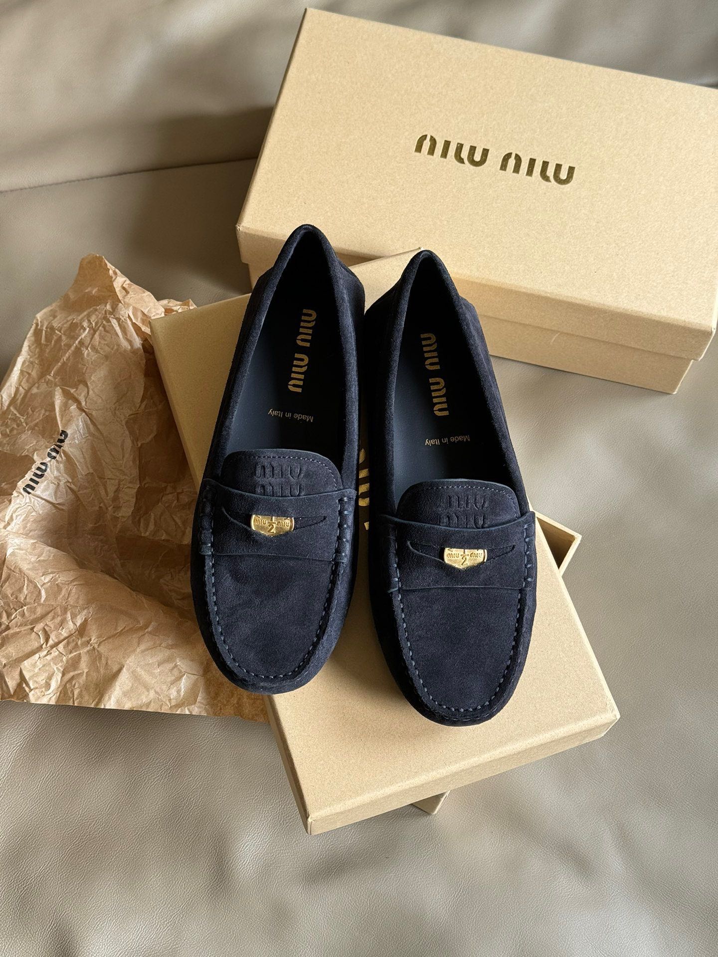 miumiuss24newarrivalmiu24春夏豆豆鞋原版灰白色37/1拆卸copy越简单的鞋子要