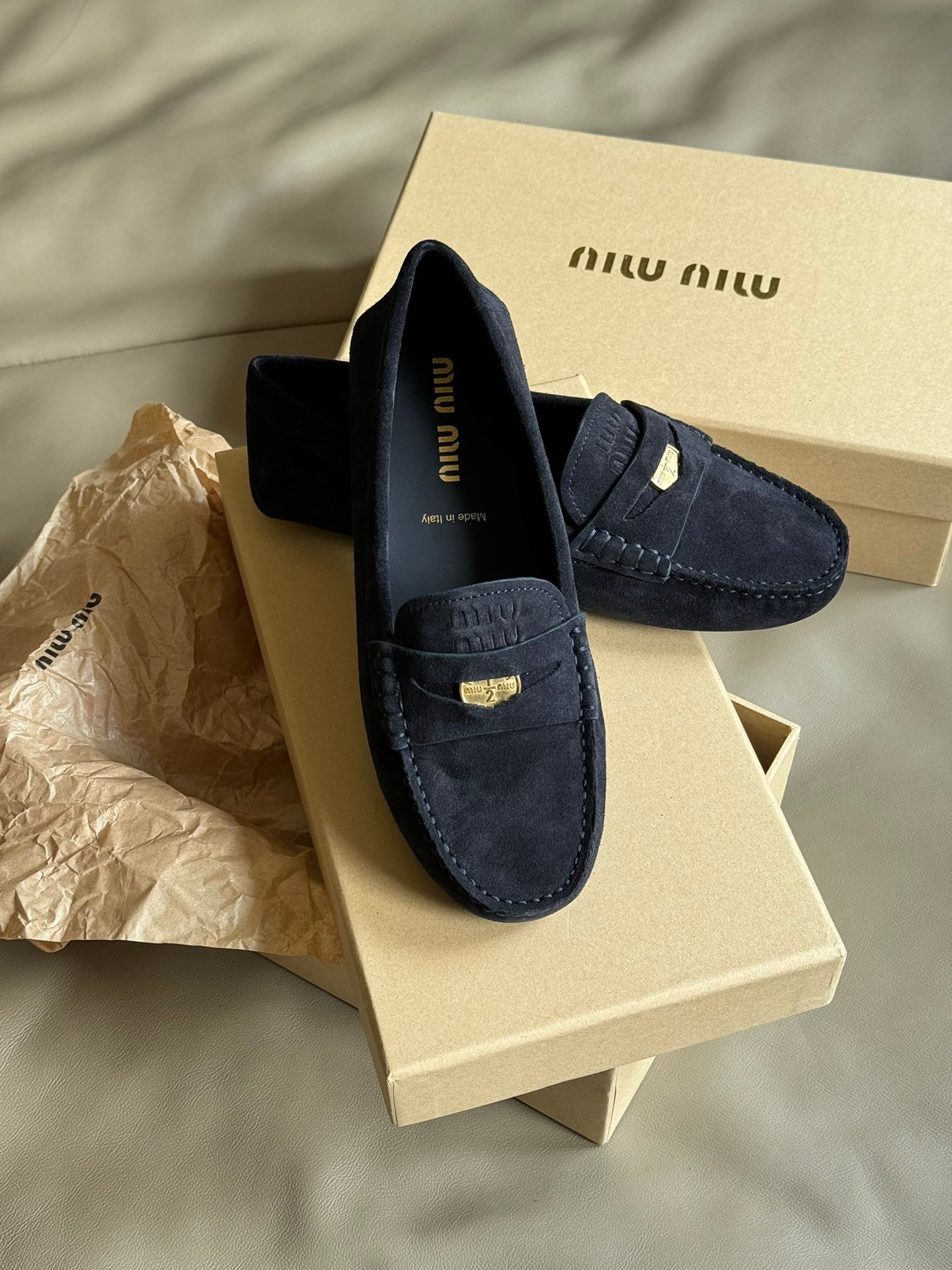 miumiuss24newarrivalmiu24春夏豆豆鞋原版灰白色37/1拆卸copy越简单的鞋子要