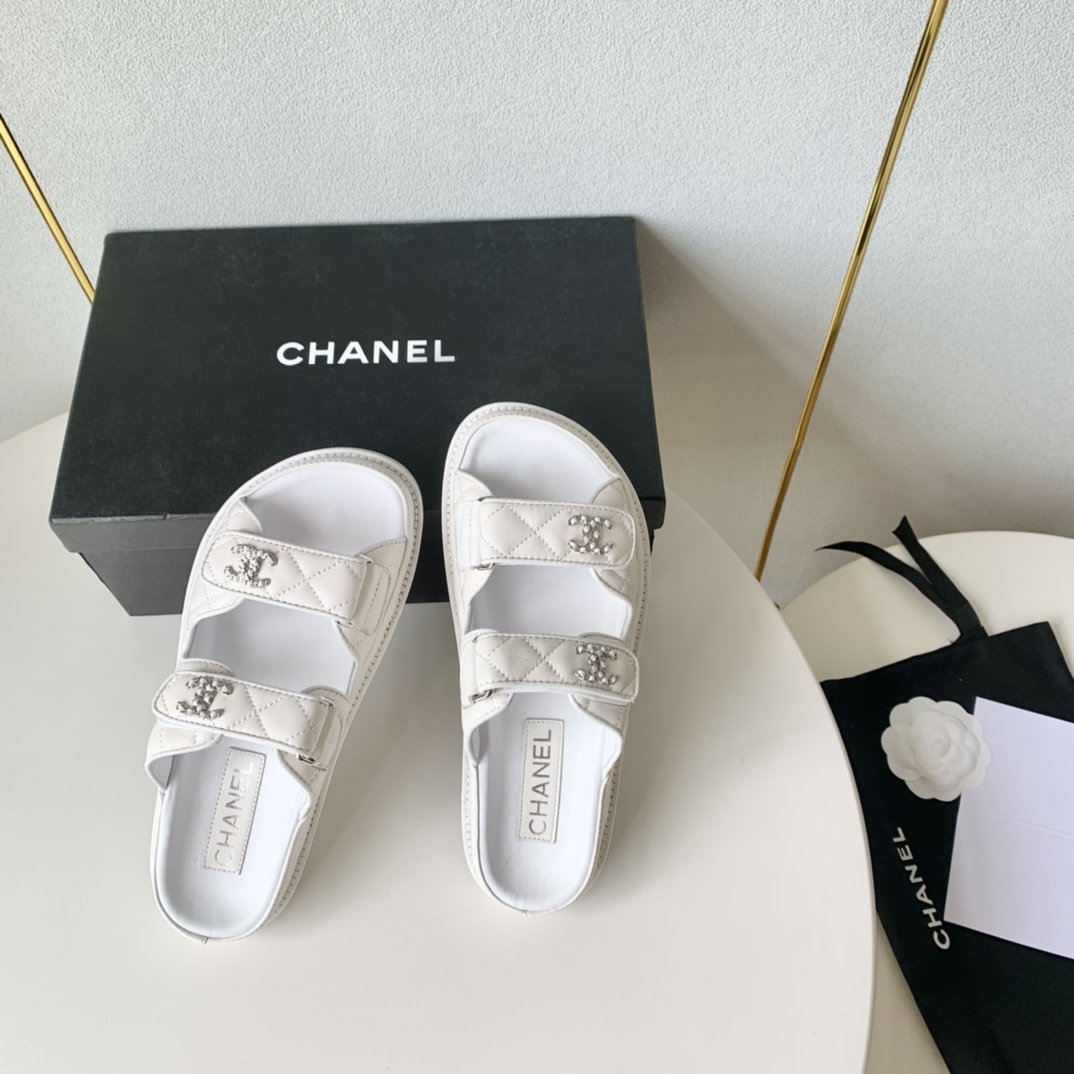 Chanel小香家2024年新款魔术贴凉拖鞋正码35-39️订做40