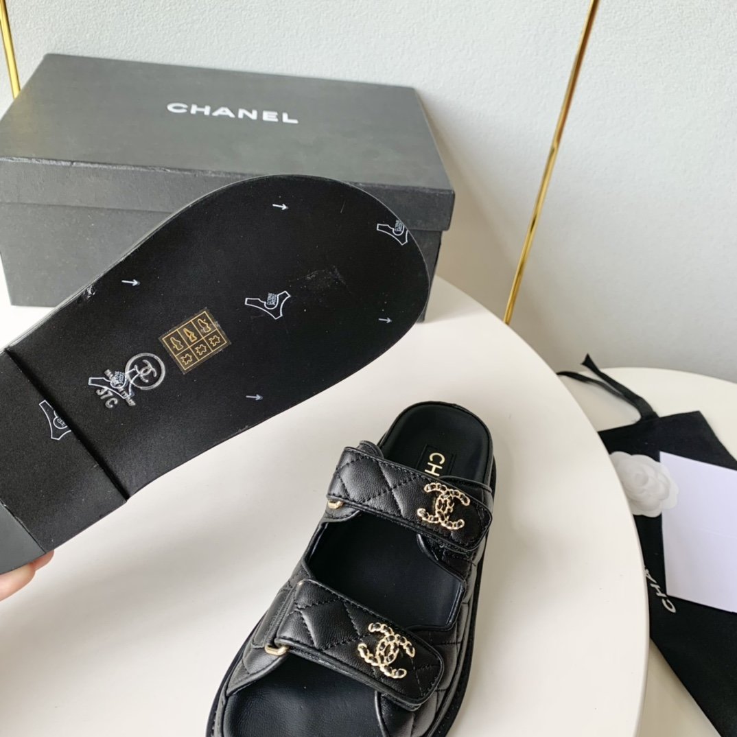 Chanel小香家2024年新款魔术贴凉拖鞋正码35-39️订做40
