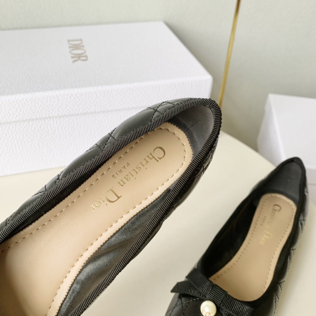 Dior迪奥2024年新款CD珍珠蝴蝶结平底单鞋芭蕾舞女鞋正码:35-39️订做34.40.41