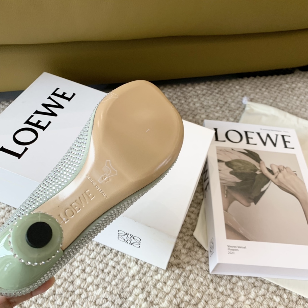 LOEWE罗意威2024春夏走秀款杨幂同款烫钻水晶鞋高跟鞋LOOK气场女王鞋面羊京麂皮烫钻内里羊皮意大利