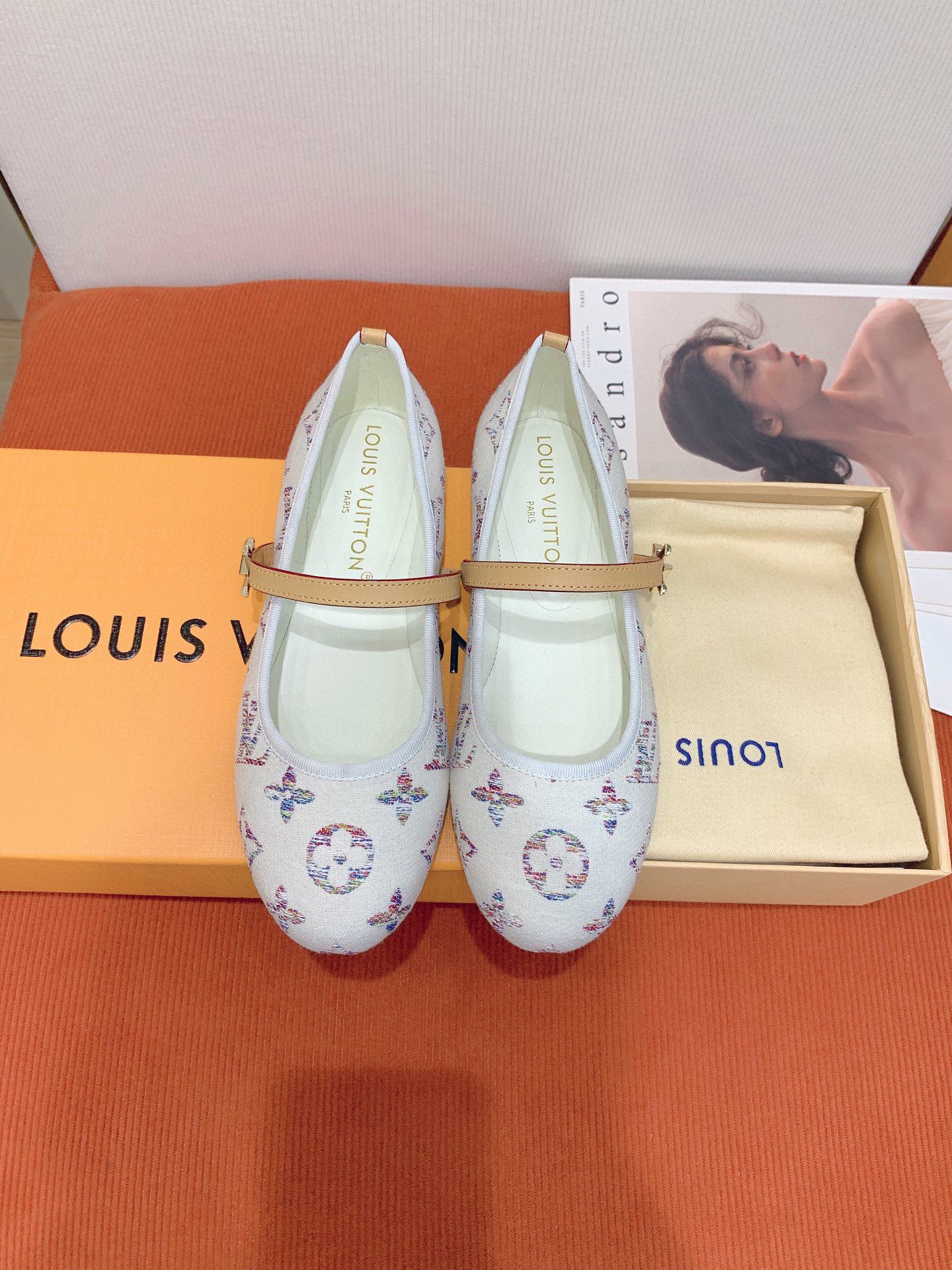 LOUI*VUITTO*Romy系列平底乐福鞋！L家新款芭蕾女鞋新品很少女很软萌的款式哈.....舒适度