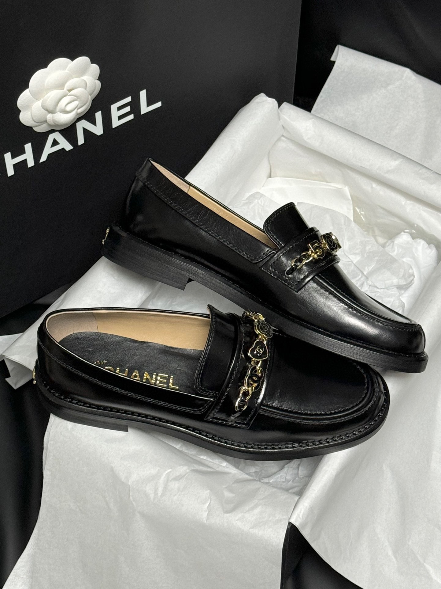 代购版chanelss24newarrival小香24a乐福鞋新品油蜡牛皮带来无与伦比的质感经典版型搭配