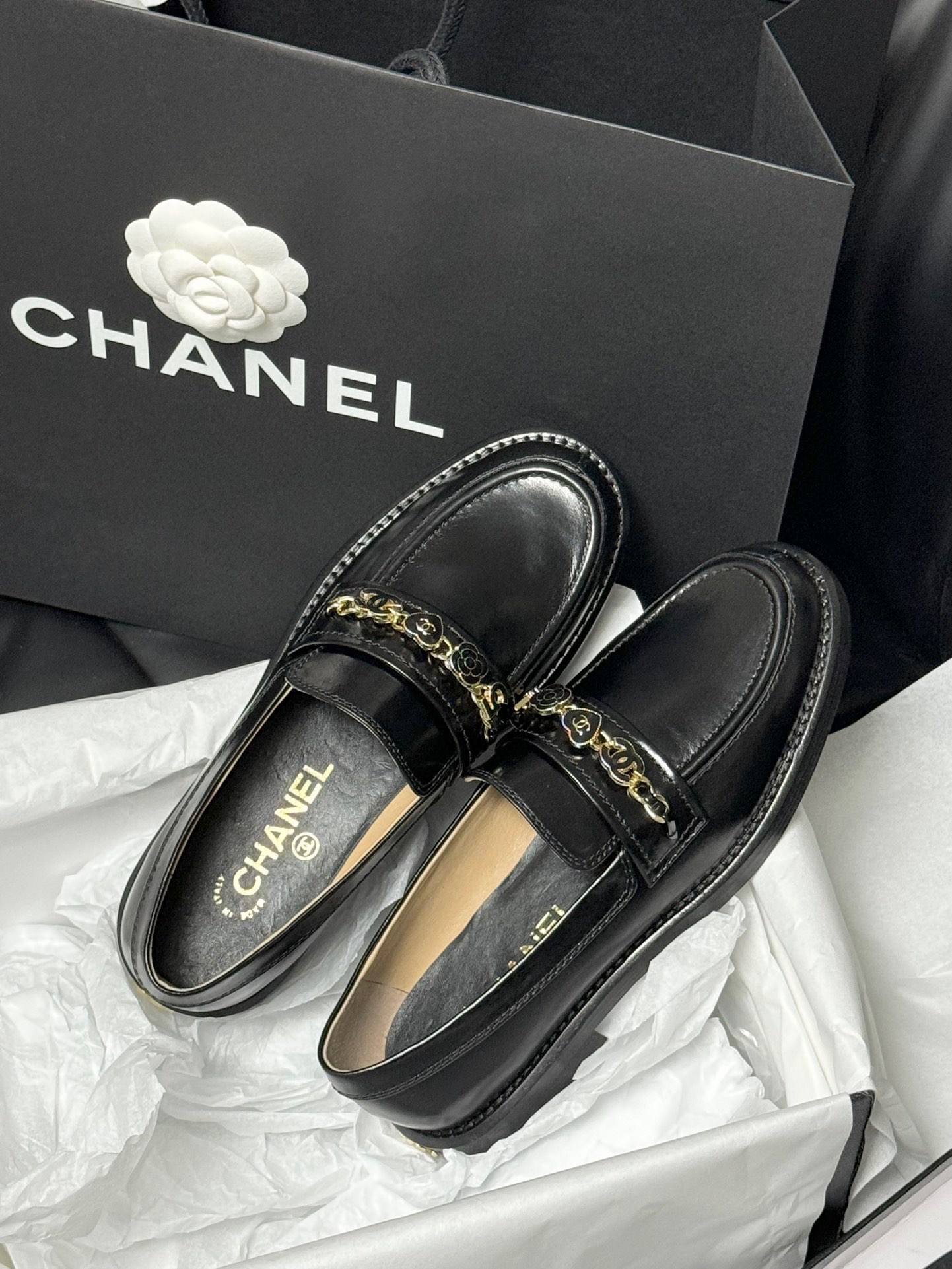 代购版chanelss24newarrival小香24a乐福鞋新品油蜡牛皮带来无与伦比的质感经典版型搭配