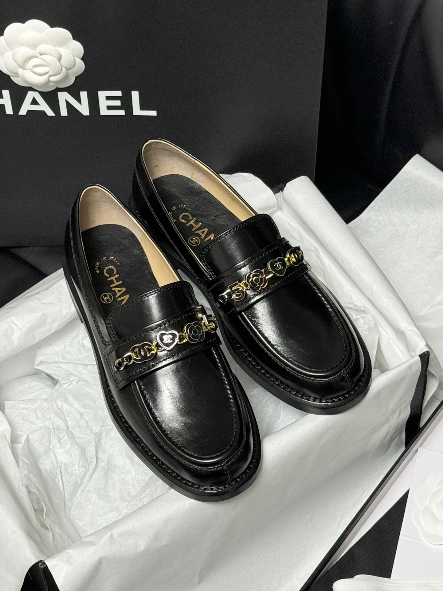 代购版chanelss24newarrival小香24a乐福鞋新品油蜡牛皮带来无与伦比的质感经典版型搭配