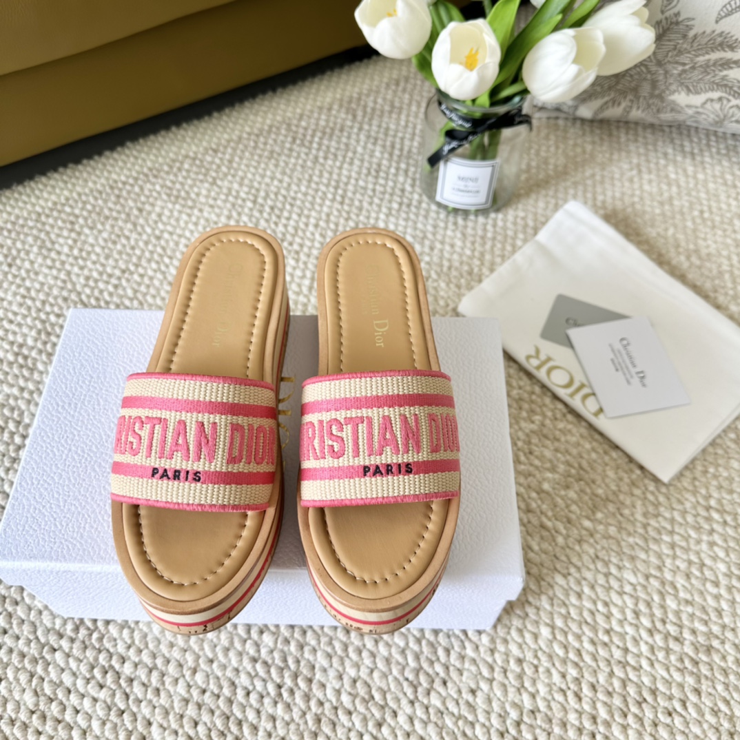 DiorCD家2024年夏季新款厚底电绣凉拖鞋穿搭必备单品Size35-3940.4142定制鞋面原厂立