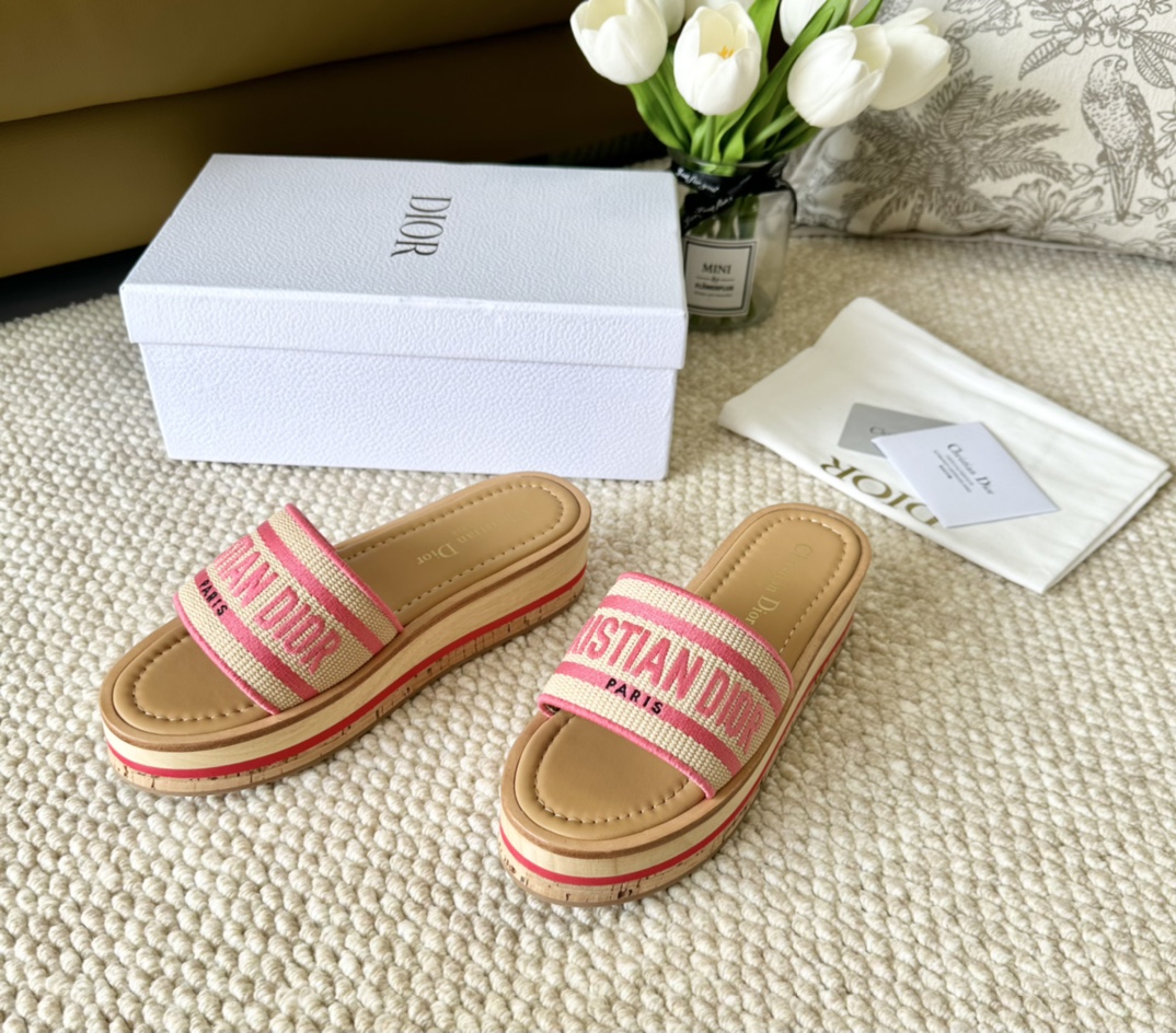 DiorCD家2024年夏季新款厚底电绣凉拖鞋穿搭必备单品Size35-3940.4142定制鞋面原厂立