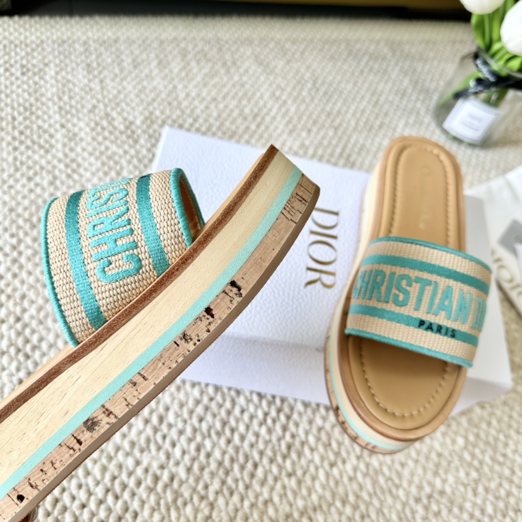 DiorCD家2024年夏季新款厚底电绣凉拖鞋穿搭必备单品Size35-3940.4142定制鞋面原厂立