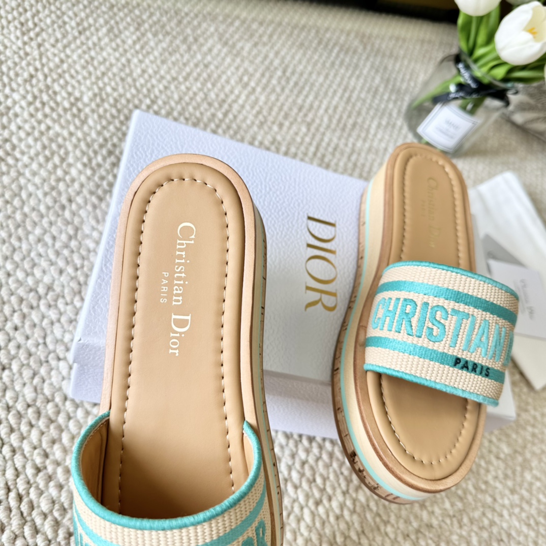 DiorCD家2024年夏季新款厚底电绣凉拖鞋穿搭必备单品Size35-3940.4142定制鞋面原厂立