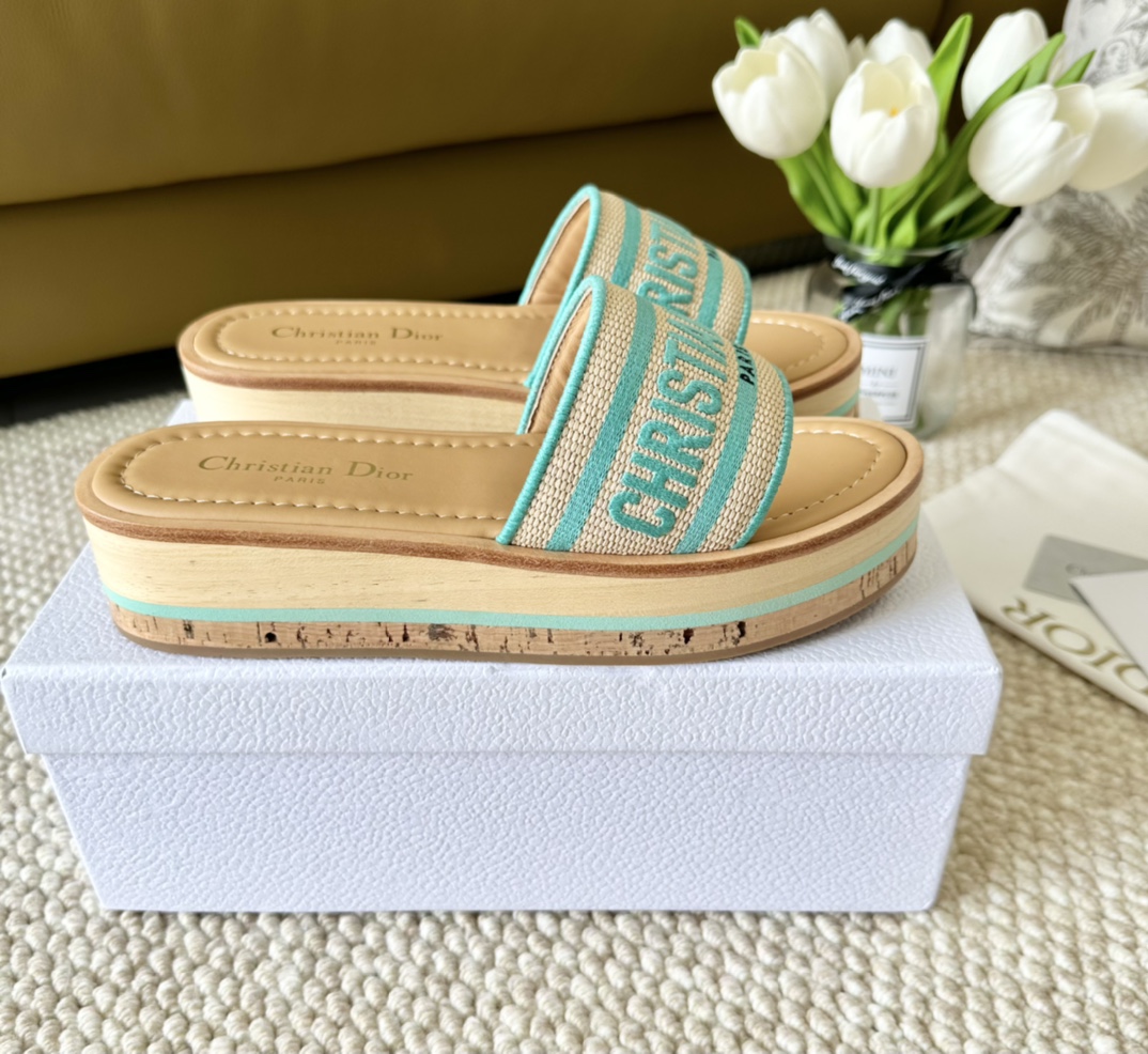 DiorCD家2024年夏季新款厚底电绣凉拖鞋穿搭必备单品Size35-3940.4142定制鞋面原厂立