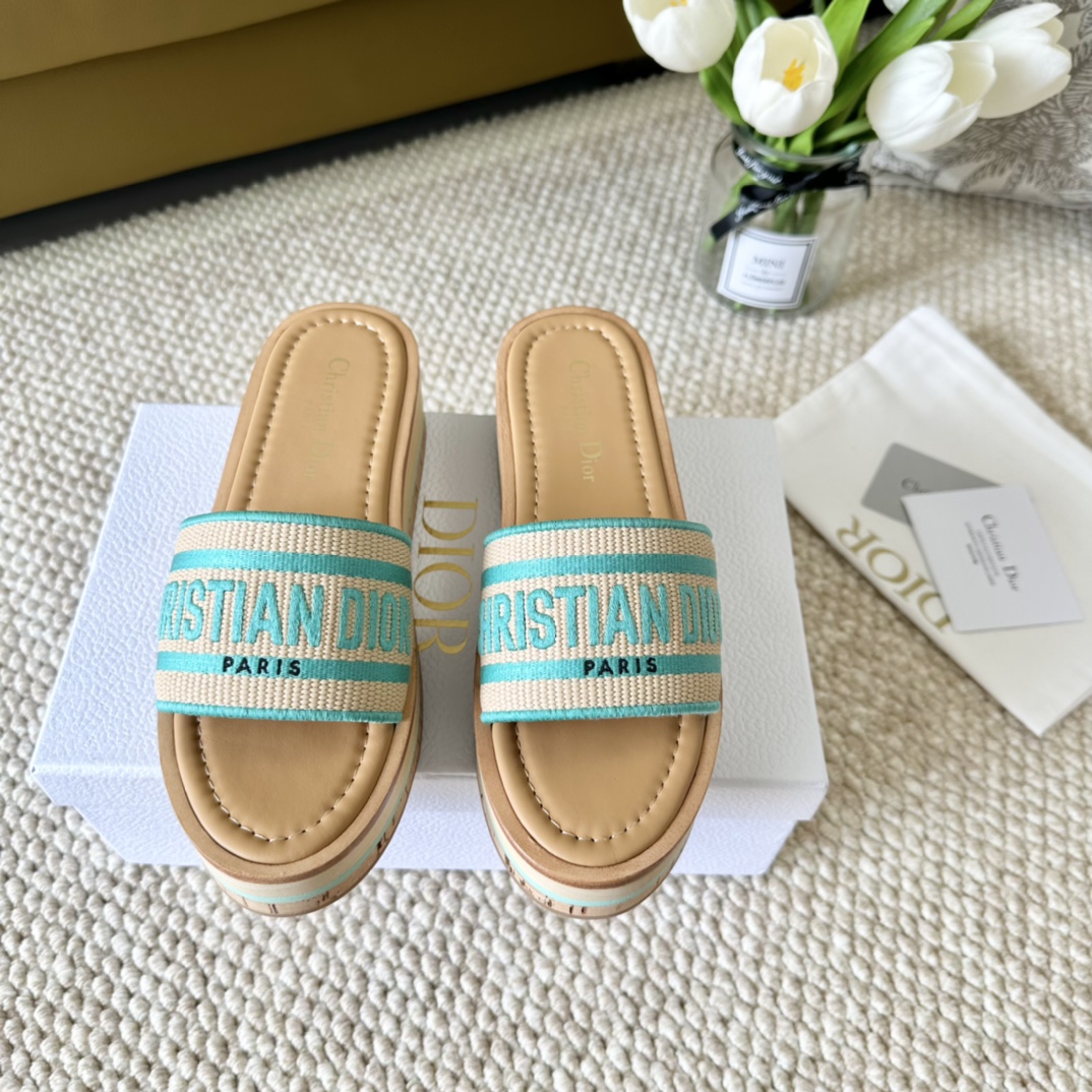 DiorCD家2024年夏季新款厚底电绣凉拖鞋穿搭必备单品Size35-3940.4142定制鞋面原厂立