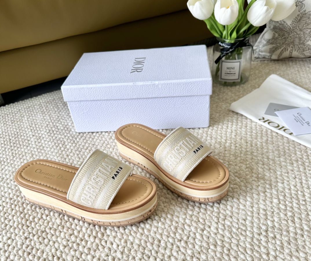 DiorCD家2024年夏季新款厚底电绣凉拖鞋穿搭必备单品Size35-3940.4142定制鞋面原厂立