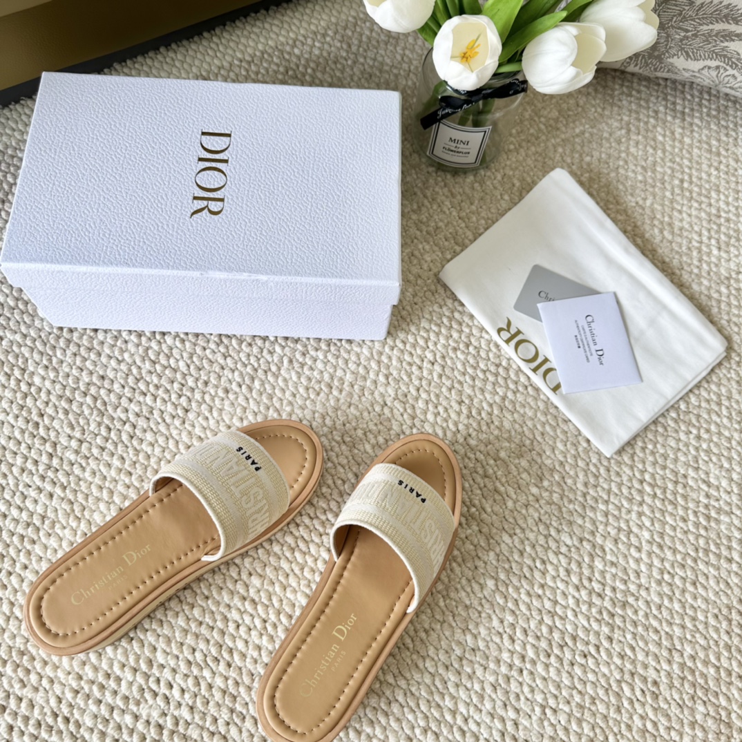 DiorCD家2024年夏季新款厚底电绣凉拖鞋穿搭必备单品Size35-3940.4142定制鞋面原厂立