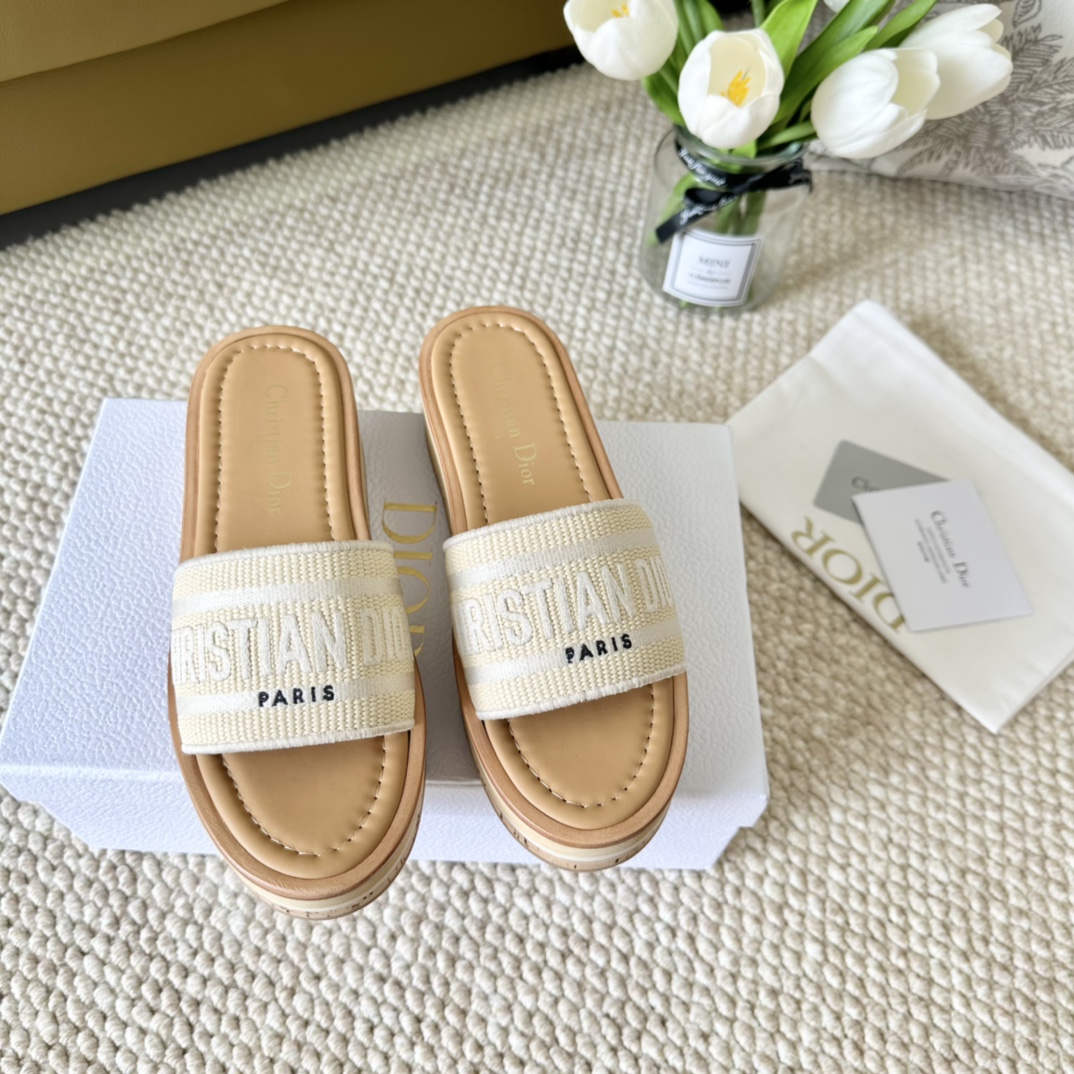 DiorCD家2024年夏季新款厚底电绣凉拖鞋穿搭必备单品Size35-3940.4142定制鞋面原厂立