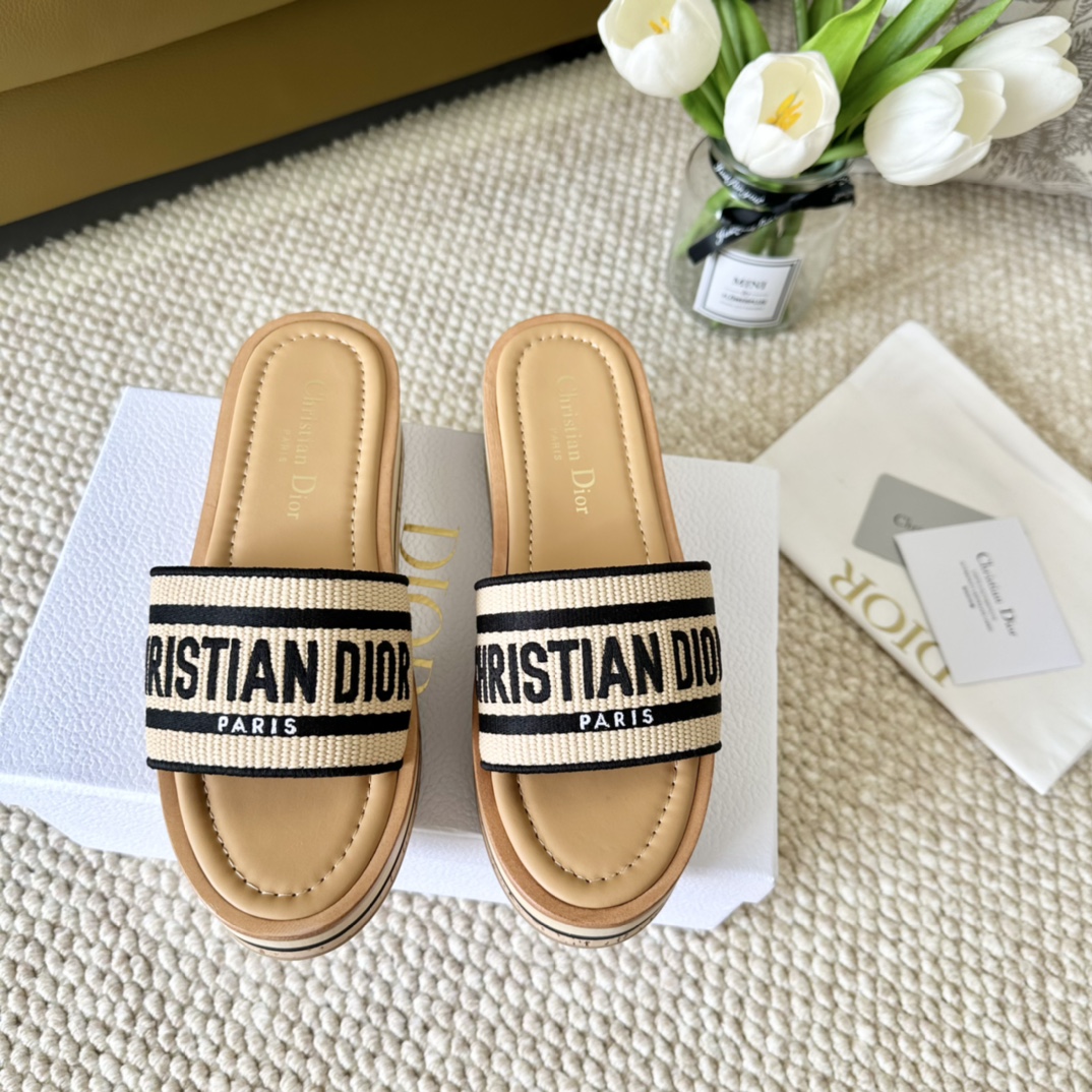 DiorCD家2024年夏季新款厚底电绣凉拖鞋穿搭必备单品Size35-3940.4142定制鞋面原厂立