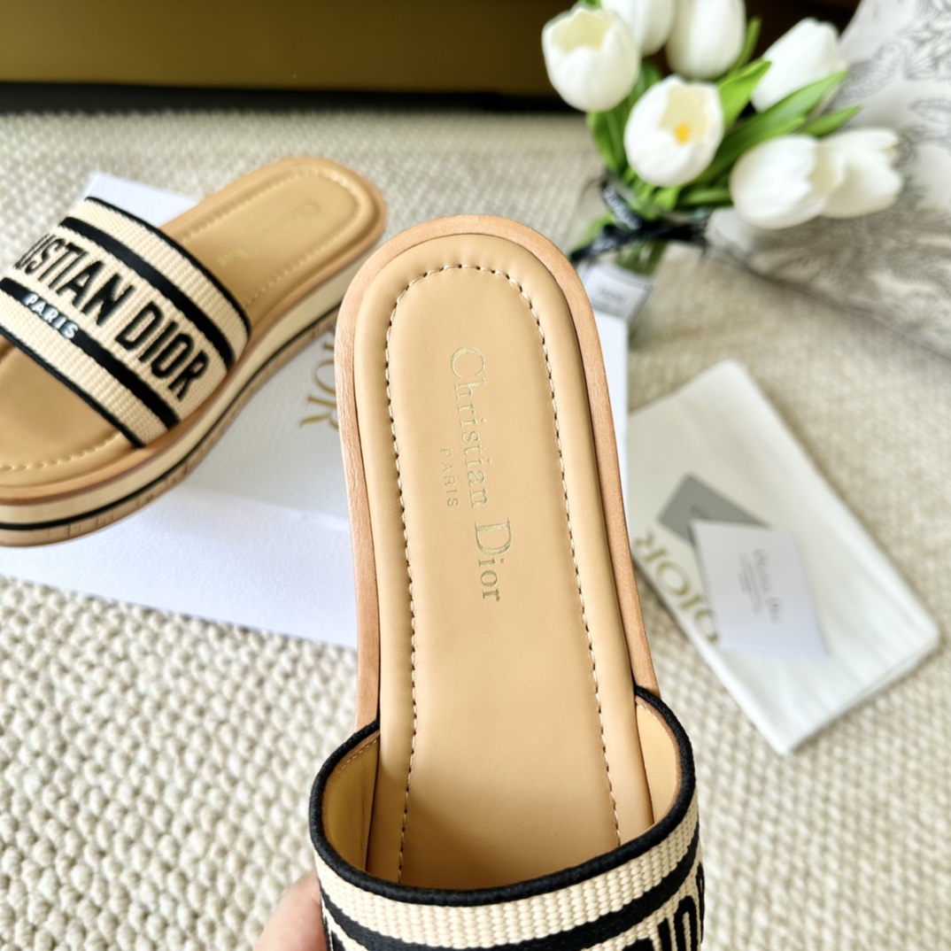 DiorCD家2024年夏季新款厚底电绣凉拖鞋穿搭必备单品Size35-3940.4142定制鞋面原厂立