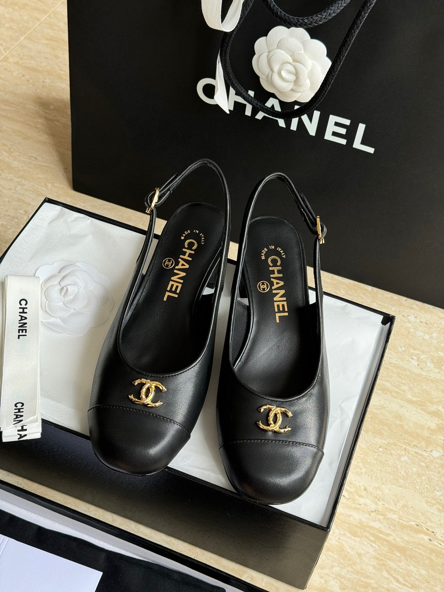 顶级版chanel24anewarrival小香家24手工坊slingback小方跟搭配小方头点缀烤漆双