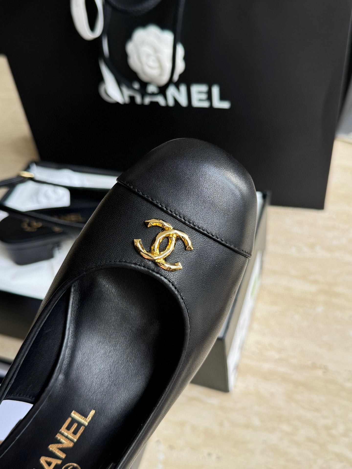 顶级版chanel24anewarrival小香家24手工坊slingback小方跟搭配小方头点缀烤漆双