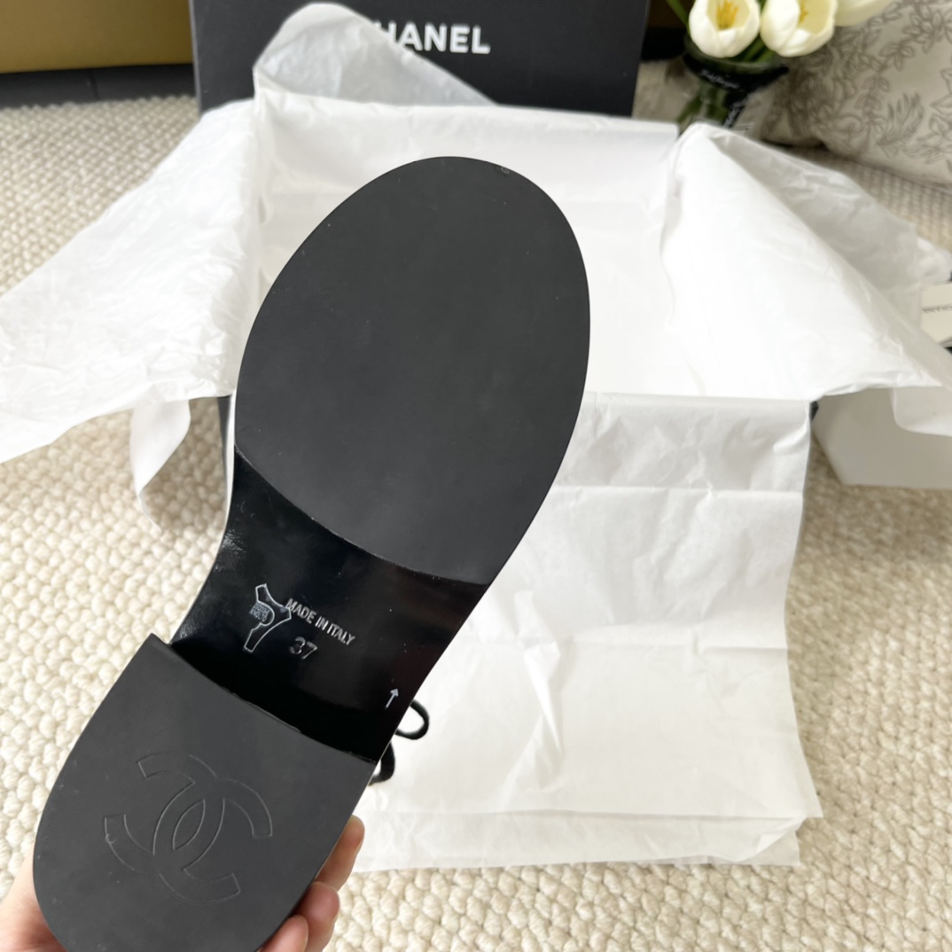 代购版chanel24ane我arrival小香24秋冬机车靴新品小牛油蜡品鞋面质感特别好！羊皮内里意大