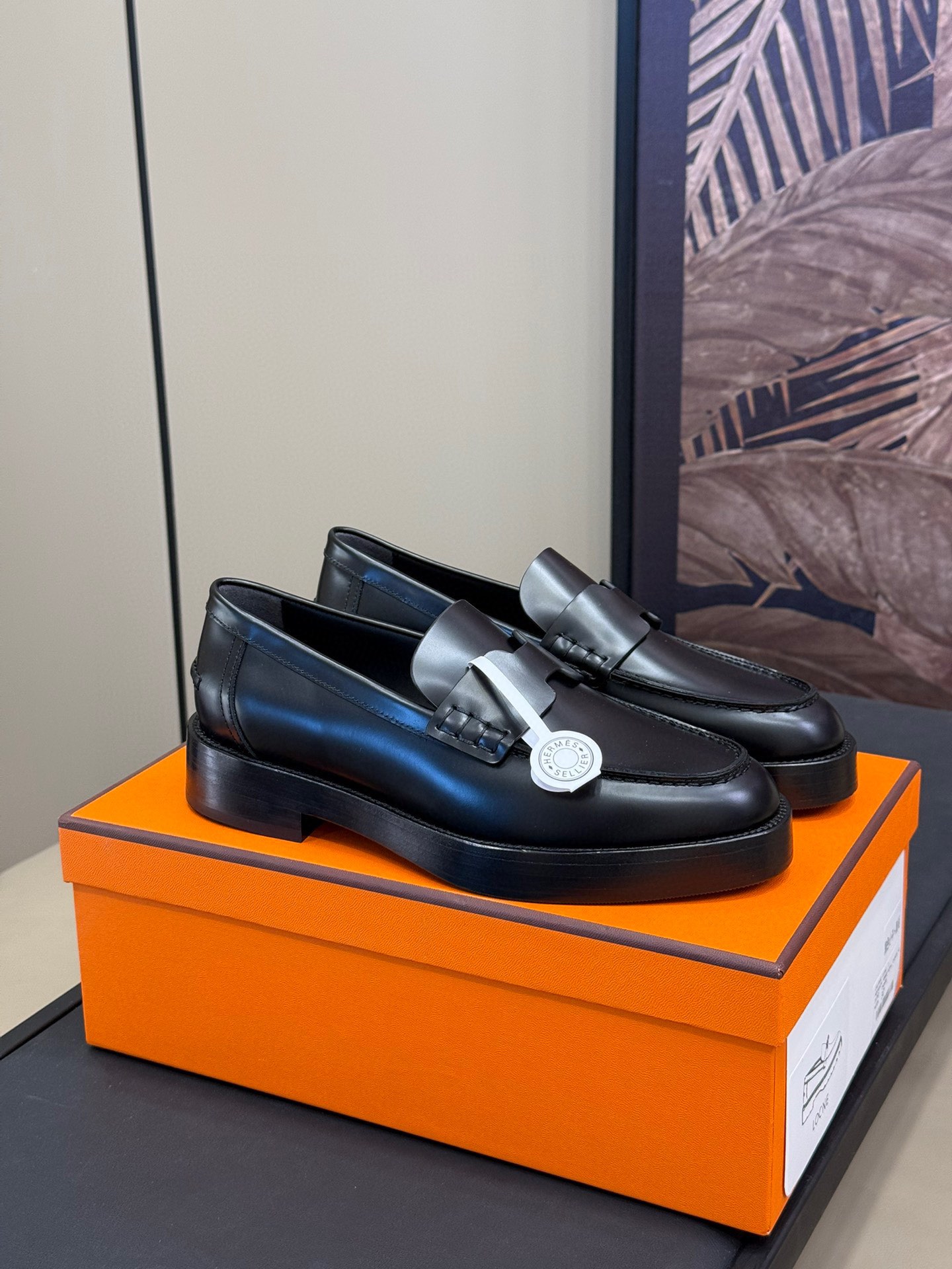 NO:260978,Purchase version hermes fw24 new arrival~ New product of H 24 autumn and winter loafers. Simple leather H-bands also create the unique temperament of H. Lower cowhide upper, sole leather and rubber combination size 35-39 customized 40.41, loafers, hermes, loafers, cowhide19860909代购版 hermes fw24 new arrival～ H家24秋冬乐福鞋新品 简单的皮质H搭带,一样营造出H的独特气质 下牛皮材质鞋面,鞋底真皮与橡胶组合 size 35-39订做40.41,乐福鞋,hermes,loafers,cowhide,Women's Shoes