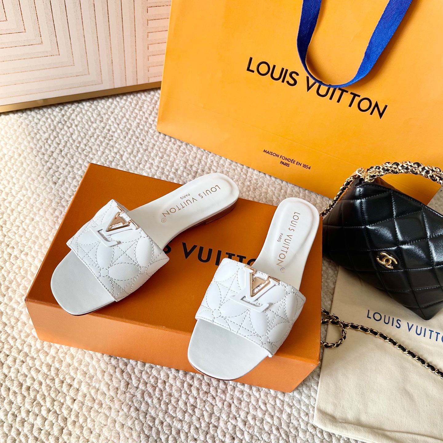 NO:164077,L Dujia's new summer 2025 Monogram electric embroidered metal letter label sandals, cowhide, leather surface   genuine leather sole: 35-39 customized 40.41.42, slippers, louis vuitton, louis vuitton, slippers, cowhide19860909L驴家2025年夏季新款 Monogram电绣嵌入金属字母标凉拖鞋 牛皮面 真皮底 真皮底:35-39订做40.41.42,拖鞋,louis vuitton,louis vuitton,slippers,cowhide,Women's Shoes