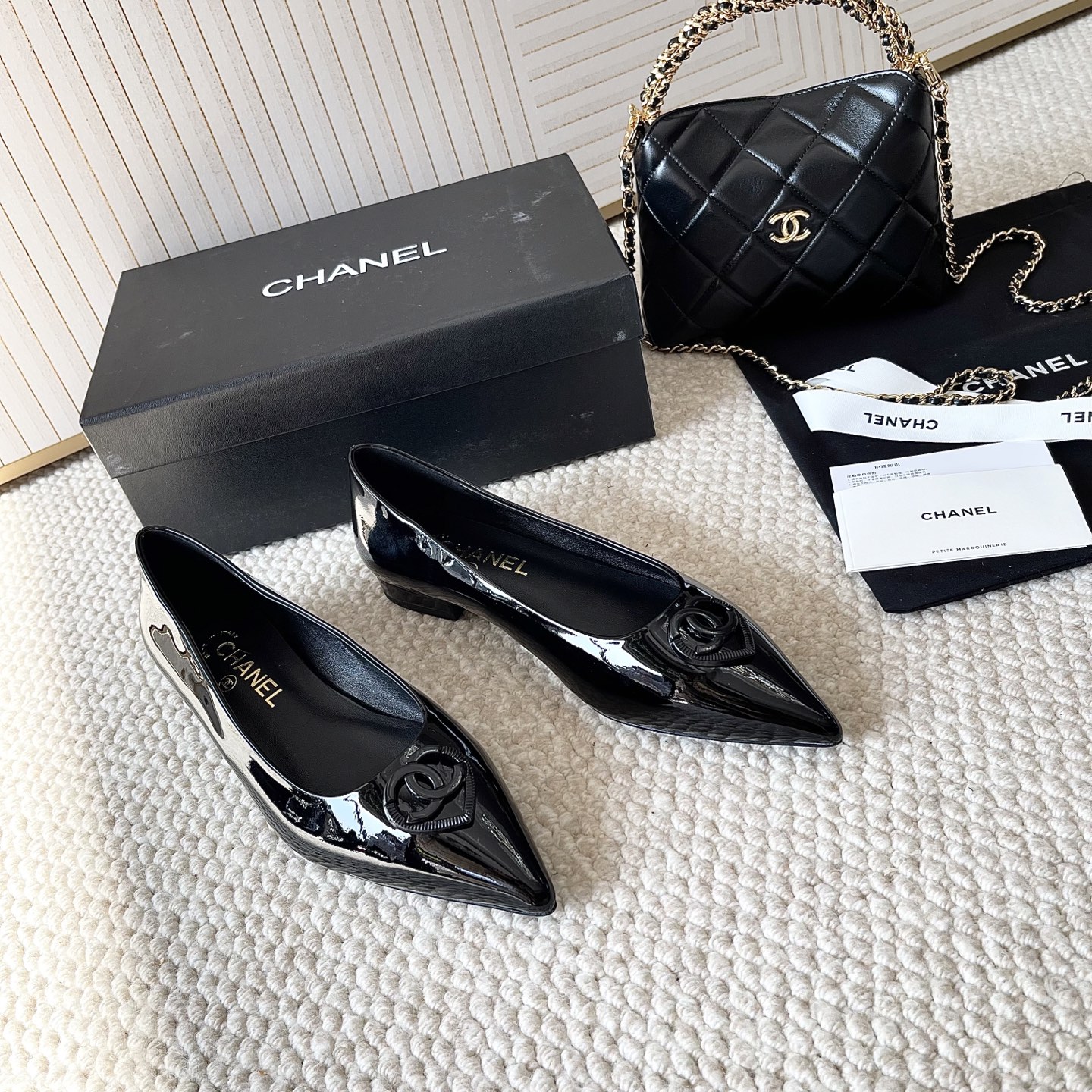 NO:164085,Single shoes, back empty Chanel Xiaoxiang new pointed toe love buckle rear empty sandals, love buckle flat single shoes, suede face/beef patent leather/real leather sole, regular size: 35-39 customized 40.41, sandals single shoes, chanel, sandals, chamois leather19860909单鞋 后空 Chanel小香新款尖头爱心扣后空凉鞋,爱心扣平底单鞋 麂皮面/牛漆皮面/真皮底 正码:35-39订做40.41,凉鞋单鞋,chanel,sandals,chamois leather,Women's Shoes