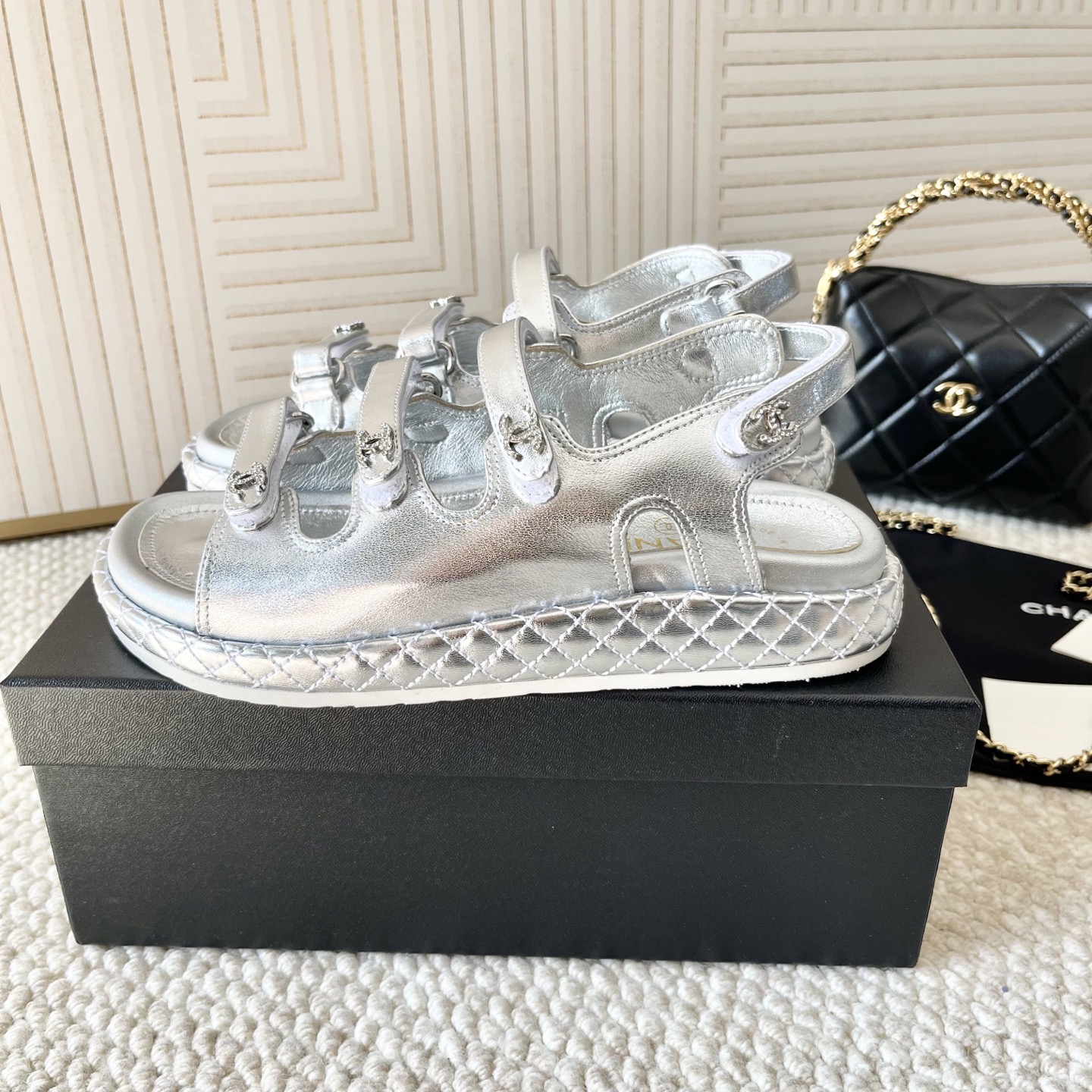 NO:164082,Sandals Slippers Chanel Chanel new CC Xiaoxiangjia three-belt rhinestone buckle Velcro thick-soled sandals Slippers Correct size: 35-39 Custom made 40.41., Slippers sandals, chanel, chanel, chanel, sandals, slippers19860909凉鞋 拖鞋 Chanel香奈儿新款CC小香家三带水钻扣魔术贴厚底凉鞋 拖鞋 正码:35-39订做40.41.,拖鞋凉鞋,chanel,chanel,chanel,sandals,slippers,Women's Shoes