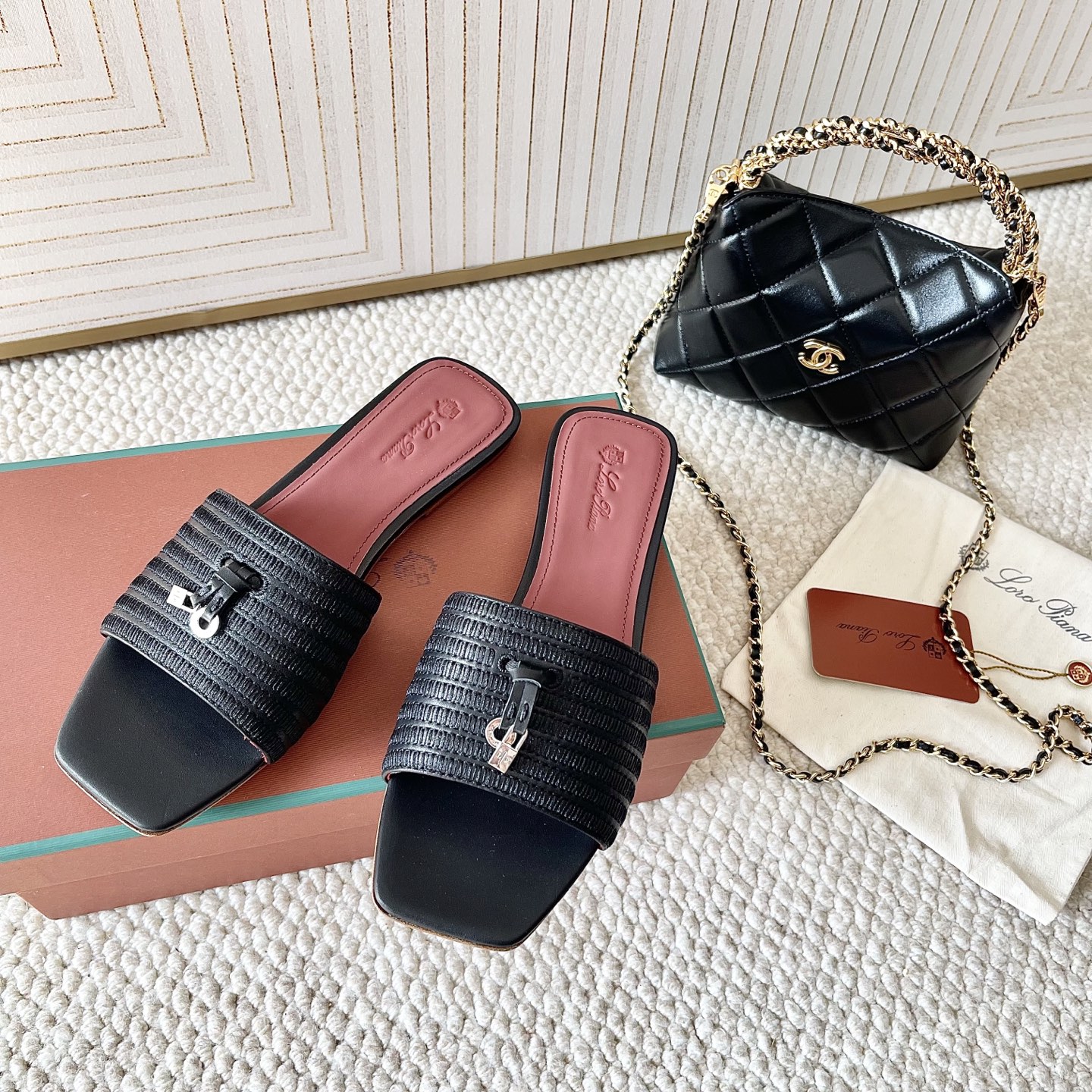 NO:164075,Slippers Sandals Purchase Edition [Loro Piana] LP Sprightly Charms Series Square-toe sandals/sandals Material original cowhide, cowhide inner and footbed Imported leather outsole Size 35-42 (35/41/42 Custom made without return or exchange), Slippers Sandals, loro piana, loro piana, sandals, slippers, cowhide, Leather soles19860909拖鞋 凉鞋 代购版【Loro Piana】LP Sprightly Charms系列 方头凉拖鞋/凉鞋 材质面料原版牛皮,牛皮内里及垫脚 进口真皮大底 码数35-42（35/41/42定做不退换）,拖鞋凉鞋,loro piana,loro piana,sandals,slippers,cowhide,Leather soles,Women's Shoes