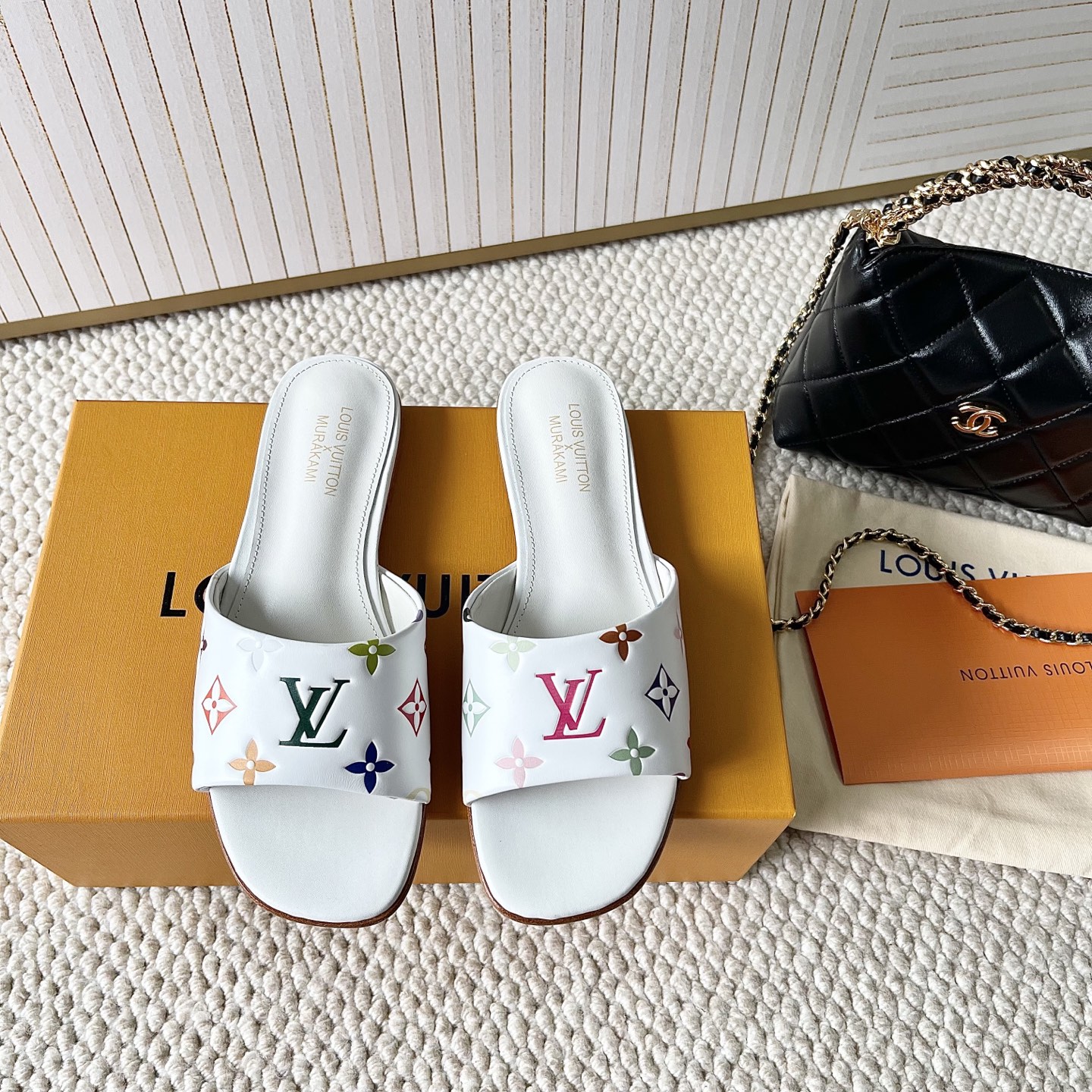 LOUIS VUITTON  рэльефныя каляровыя шлёпанцы модныя і камфортныя — топ-версія