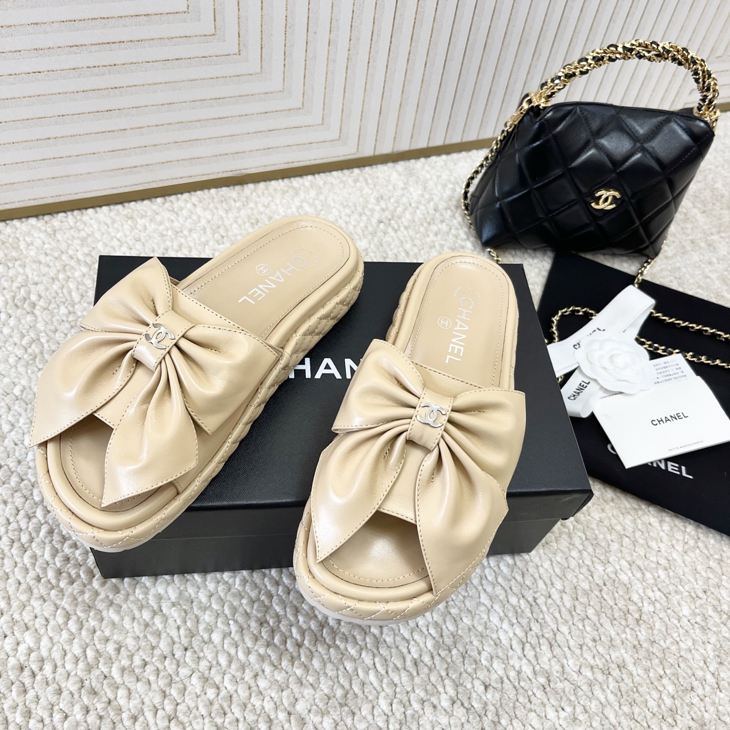 NO:239033,Purchase version Chanel Chanel Xiaoxiangjia's new spring and summer products in 25 years, bow thick-soled sandals, diamond-shaped sponge sandals, cowhide/original outsole, regular size: 35-39 Custom made 40.41 No return or replacement, slippers, chanel, chanel, chanel, sandals, slippers, cowhide19860909代购版 Chanel香奈儿 小香家25年春夏新品 蝴蝶结厚底凉拖鞋 菱格松糕凉鞋 牛皮/原版大底 正码:35-39订做40.41不退不换,拖鞋,chanel,chanel,chanel,sandals,slippers,cowhide,Women's Shoes