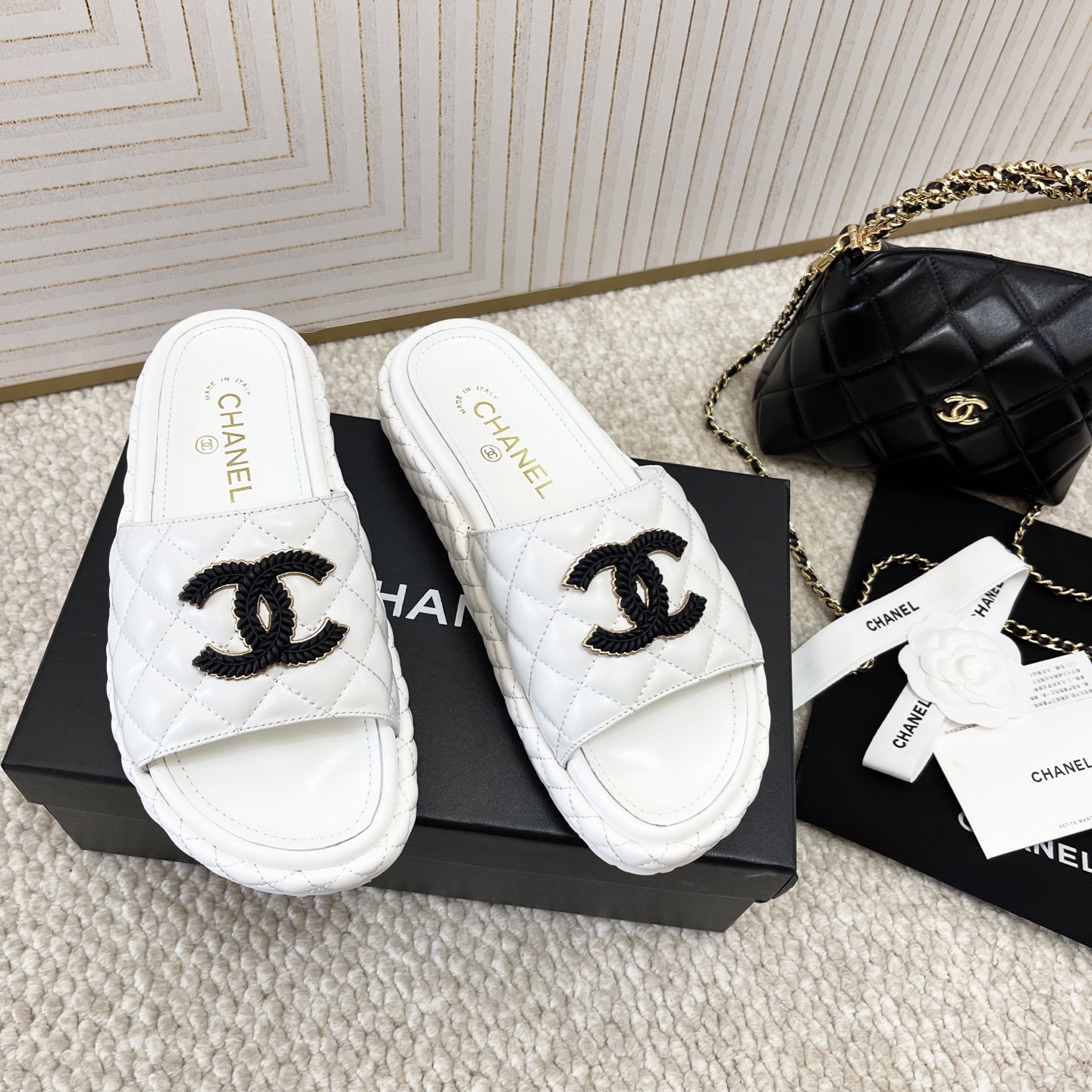 NO:239032,Purchase version Chanel Chanel Xiaoxiangjia's new spring and summer products in 25 years, double C willow buckle thick-soled sandals, diamond sponge sandals, cowhide/original outsole, regular size: 35-39 Custom made 40.41 No return or replacement, slippers, chanel, chanel, chanel, sandals, slippers, cowhide19860909代购版 Chanel香奈儿 小香家25年春夏新品 双C柳叶扣厚底凉拖鞋 菱格松糕凉鞋 牛皮/原版大底 正码:35-39订做40.41不退不换,拖鞋,chanel,chanel,chanel,sandals,slippers,cowhide,Women's Shoes