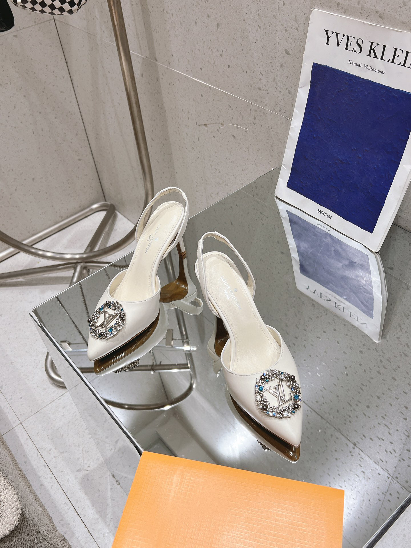 NO:231525,LOUI* VUITTO* | L Donkey Brand New 2025 Pointed Crystal Diamond Buckle High Heel Sandals Back Trip Strap Slim Heels Real Leather Sole Heels Heels: 8cm Size 35-39 Custom made 40.41.42, High Heels, louis vuitton, louis vuitton, sandals, high heels19860909LOUI* VUITTO* | L驴牌2025年新款 尖头水晶钻扣高跟凉鞋 后绊带细跟凉鞋 真皮底 跟高:8cm 码数 35-39订做40.41.42,高跟鞋,louis vuitton,louis vuitton,sandals,high heels,Women's Shoes