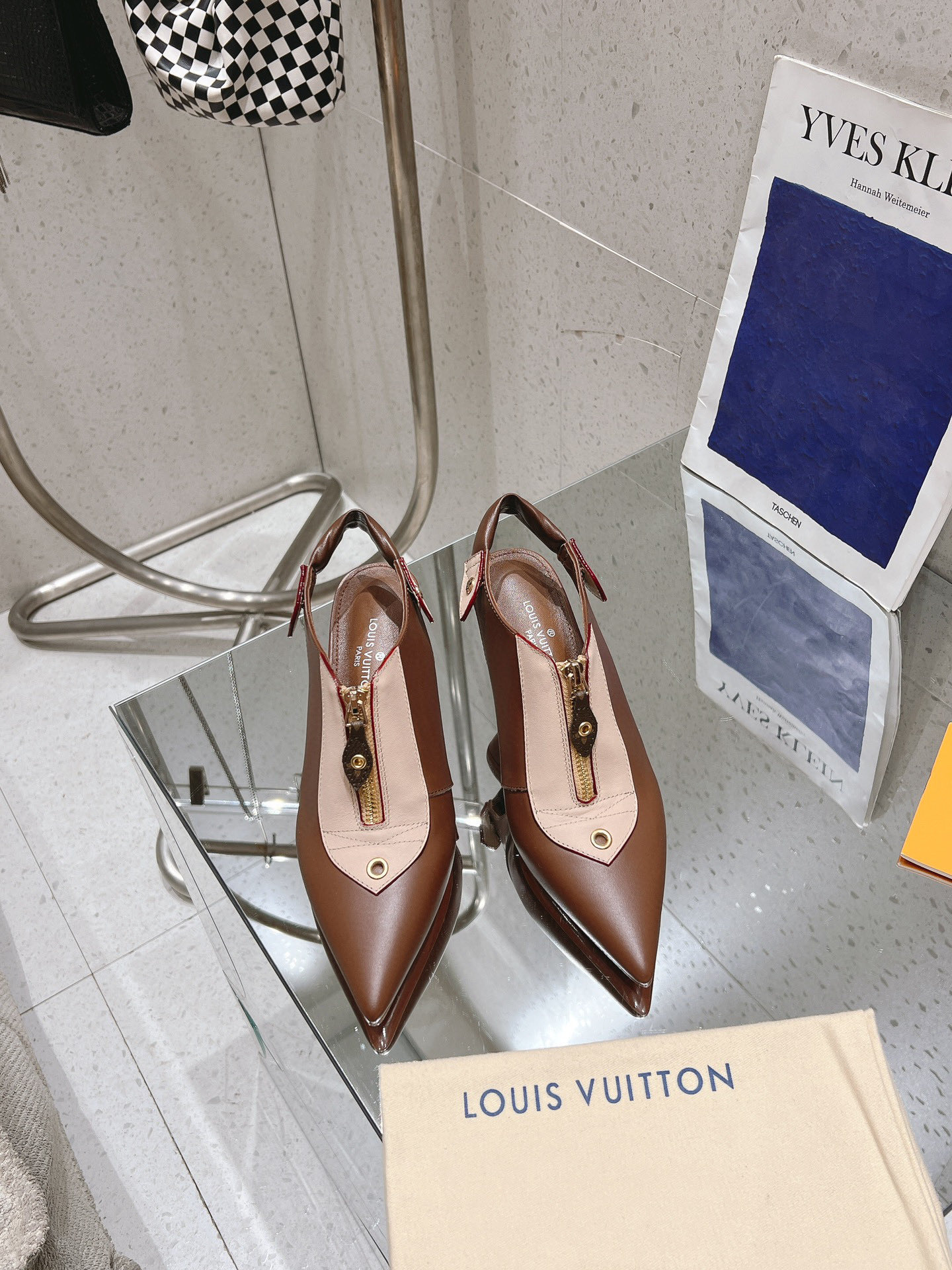 LOUIS VUITTON Escarpins Élégance Minimaliste - Version Premium