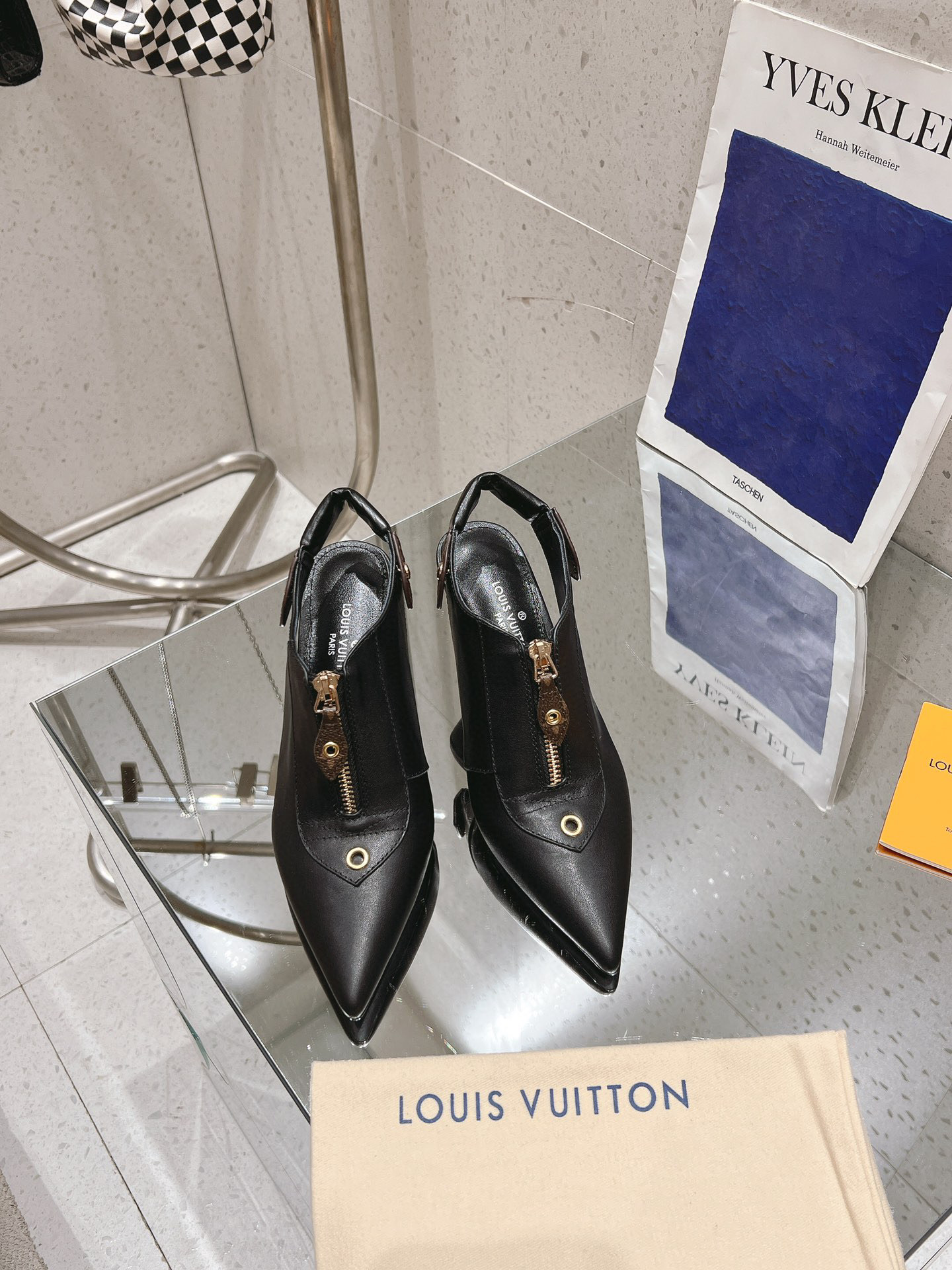 LOUIS VUITTON Escarpins Élégance Minimaliste - Version Premium