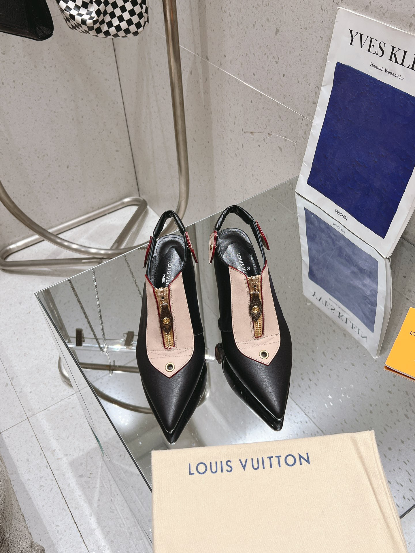 LOUIS VUITTON Escarpins Élégance Minimaliste - Version Premium