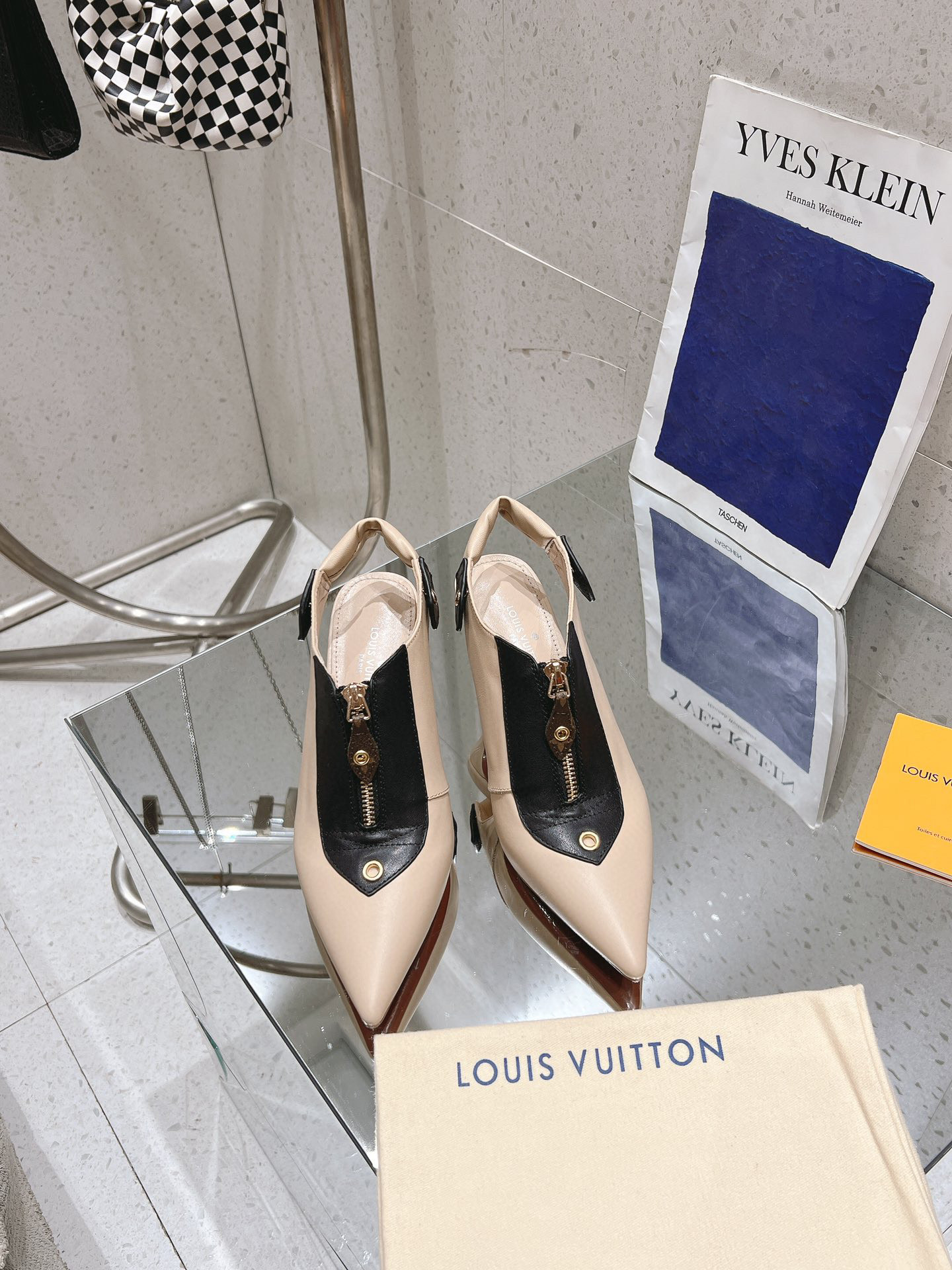 LOUIS VUITTON Escarpins Élégance Minimaliste - Version Premium