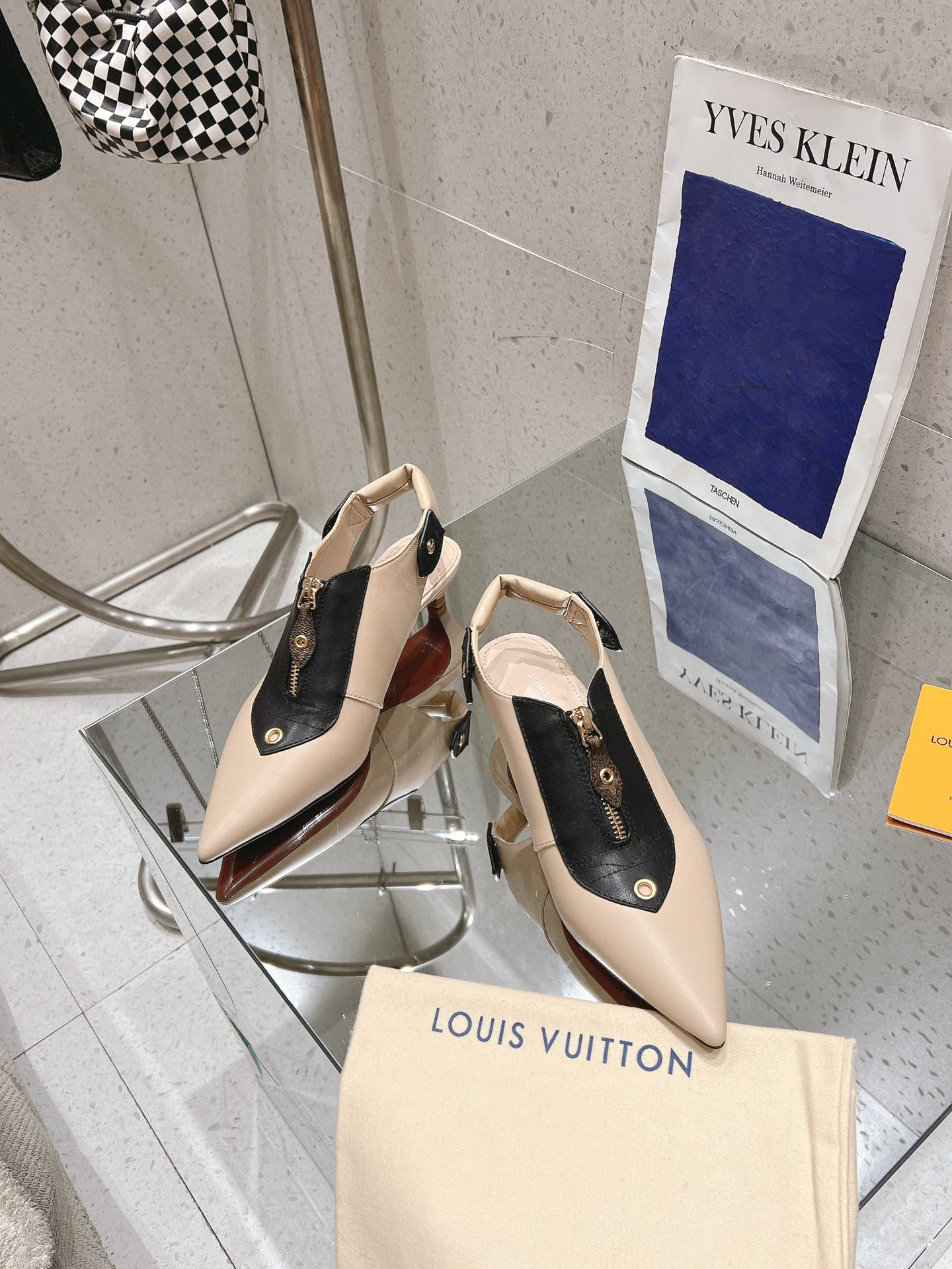 LOUIS VUITTON Escarpins Élégance Minimaliste - Version Premium
