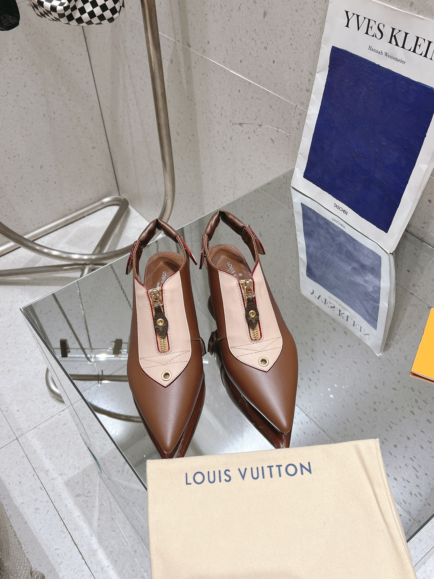 LOUIS VUITTON Escarpins Élégance Minimaliste - Version Premium