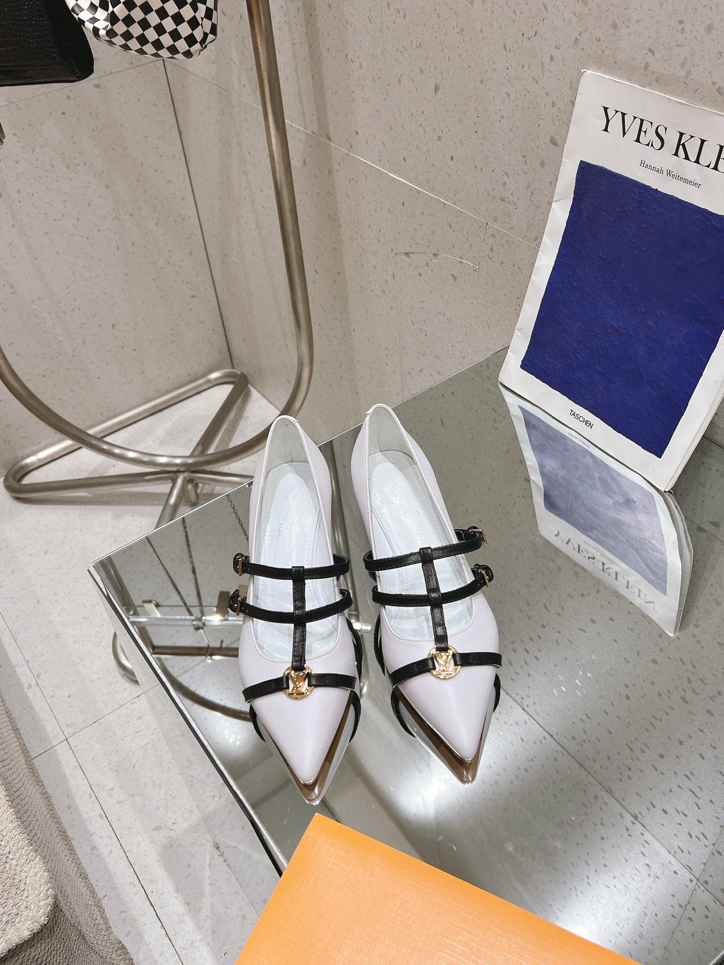 LOUIS VUITTON Escarpins Élégance Minimaliste - Version Premium