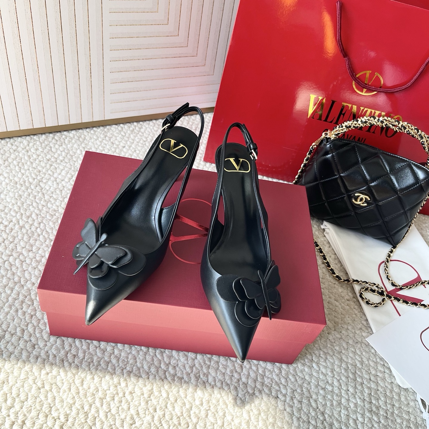 NO:246802,Purchase version of valentino Valentino 25-year new style butterfly high heel sandals pointy toe empty sandals Heel height: 6.5cm size 35-39 customized.40.41.42, sandals, valentino, valentino, sandals19860909代购版 valentino华伦天奴 25年新款 蝴蝶高跟凉鞋 尖头后空凉鞋 跟高:6.5cm size 35-39订做.40.41.42,凉鞋,valentino,valentino,sandals,Women's Shoes