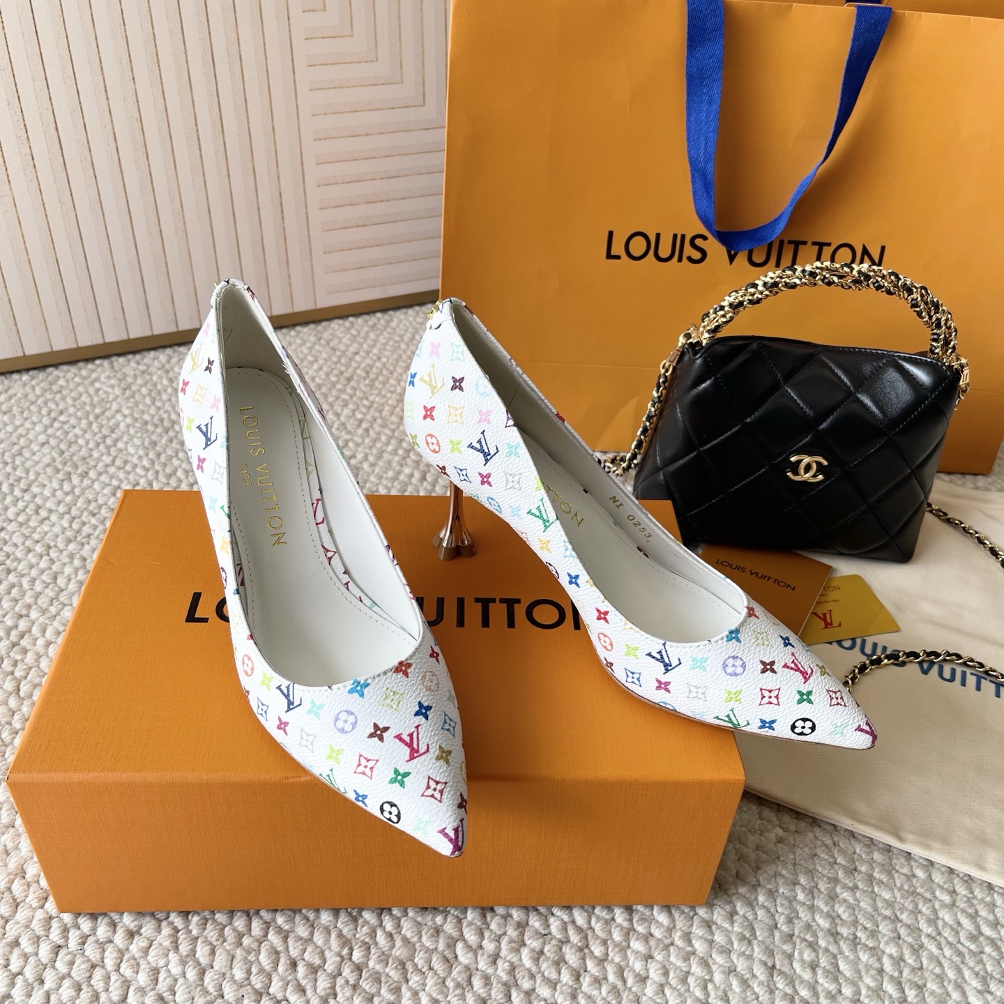NO:256319,Louis Vuttio*SS25 new L donkey brand Murakami Takashi three-color high heels, four-leaf clover painted heels empty high heels sandals/single shoes, imported custom fabrics on the upper, imported sheepskin lining, outsole leather outsole heel height 7.5cm size 35-39 (34.40.41 custom made without return or replacement), high heels, louis vuitton, louis vuitton, sandals, high heels, sheepskin, Leather soles19860909Louis Vuttio*SS25新款L驴牌 村上隆三彩高跟鞋 四叶草烤漆跟后空高跟凉鞋/单鞋 鞋面进口定制面料 内里进口羊皮里 大底真皮大底 跟高7.5cm 码数35-39（34.40.41定做不退不换）,高跟鞋,louis vuitton,louis vuitton,sandals,high heels,sheepskin,Leather soles,Women's Shoes