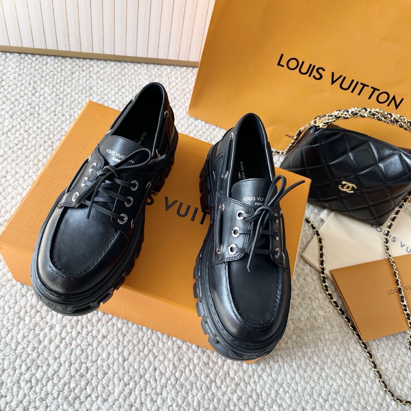 LOUIS VUITTON Mocassins - Élégance simple - Version premium