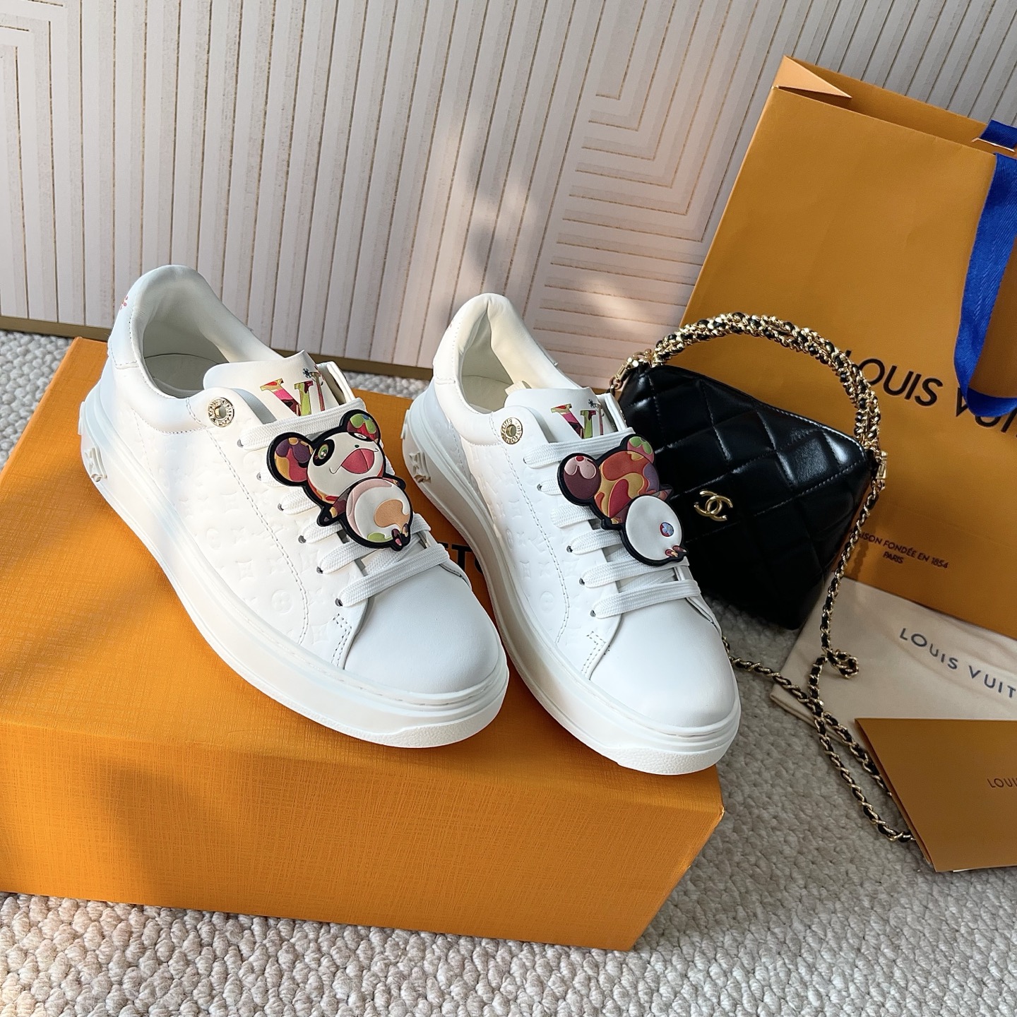 NO:414550,LV Donkey Ss25, Spring and Summer New Style Time out Series Imprinted Letter White Shoes Casual Board Shoes Monogram Floral Sports Board Shoes Original Calf leather material, original tpu sole size 35-41, casual shoes/sports shoes, louis vuitton, louis vuitton, louis vuitton, louis vuitton, sneakers, cowhide19860909LV 驴家ss25年,春夏新款 Time out 系列 压印字母小白鞋 休闲板鞋 Monogram花卉运动板鞋 原版小牛皮材质,原版tpu鞋底 size 35-41,休闲鞋/运动鞋,louis vuitton,louis vuitton,louis vuitton,sneakers,cowhide,Women's Shoes