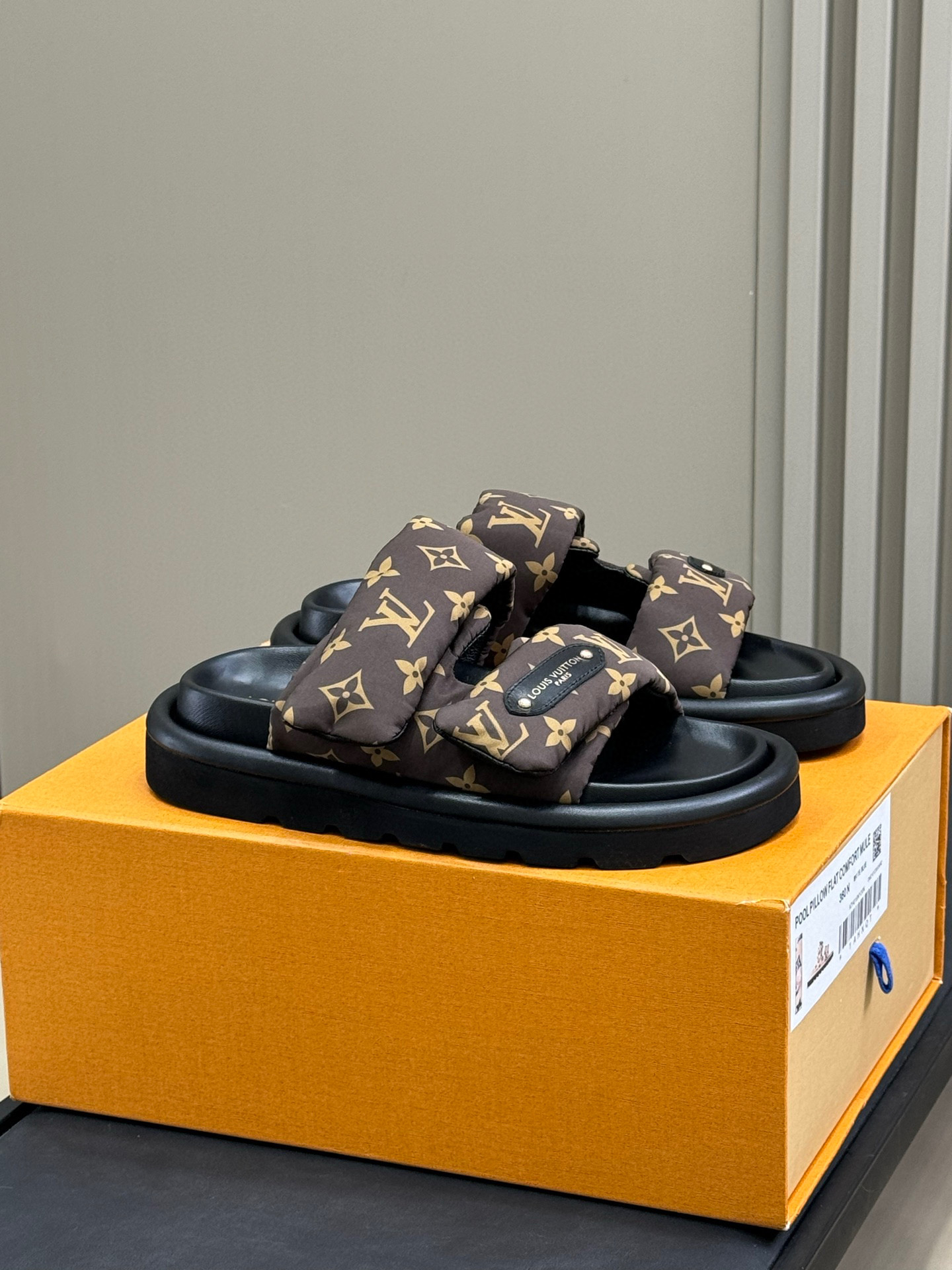 LOUIS VUITTON ユニセックスサンダル シンプルでスタイリッシュ-ハイグレードバージョン