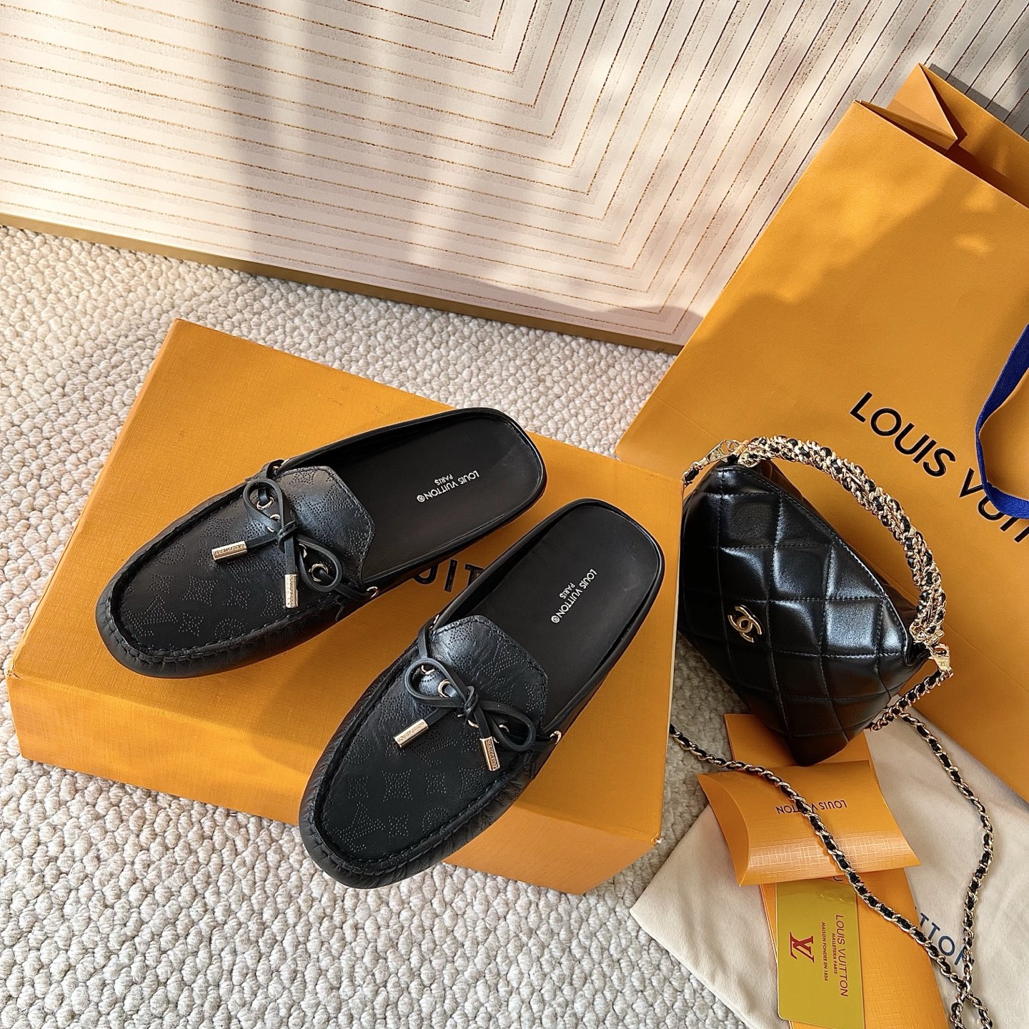 NO:259841,# L Donkey Brand New 25 Years Bow Doudou Shoes Half-Travel Upper Original imported embossed patent leather/presby flower/embossed cowhide Inner footbed water dyed cowhide Original open mold rubber patterned sole size35-40. (41 custom made without return or exchange), Doudou Shoes, louis vuitton, cowhide19860909# L驴牌25年新款 蝴蝶结豆豆鞋半拖 鞋面原版进口压纹漆皮/老花/压纹牛皮 内里垫脚水染牛皮 原版开模橡胶花纹大底 size35-40.(41定做不退换）,豆豆鞋,louis vuitton,cowhide,Women's Shoes