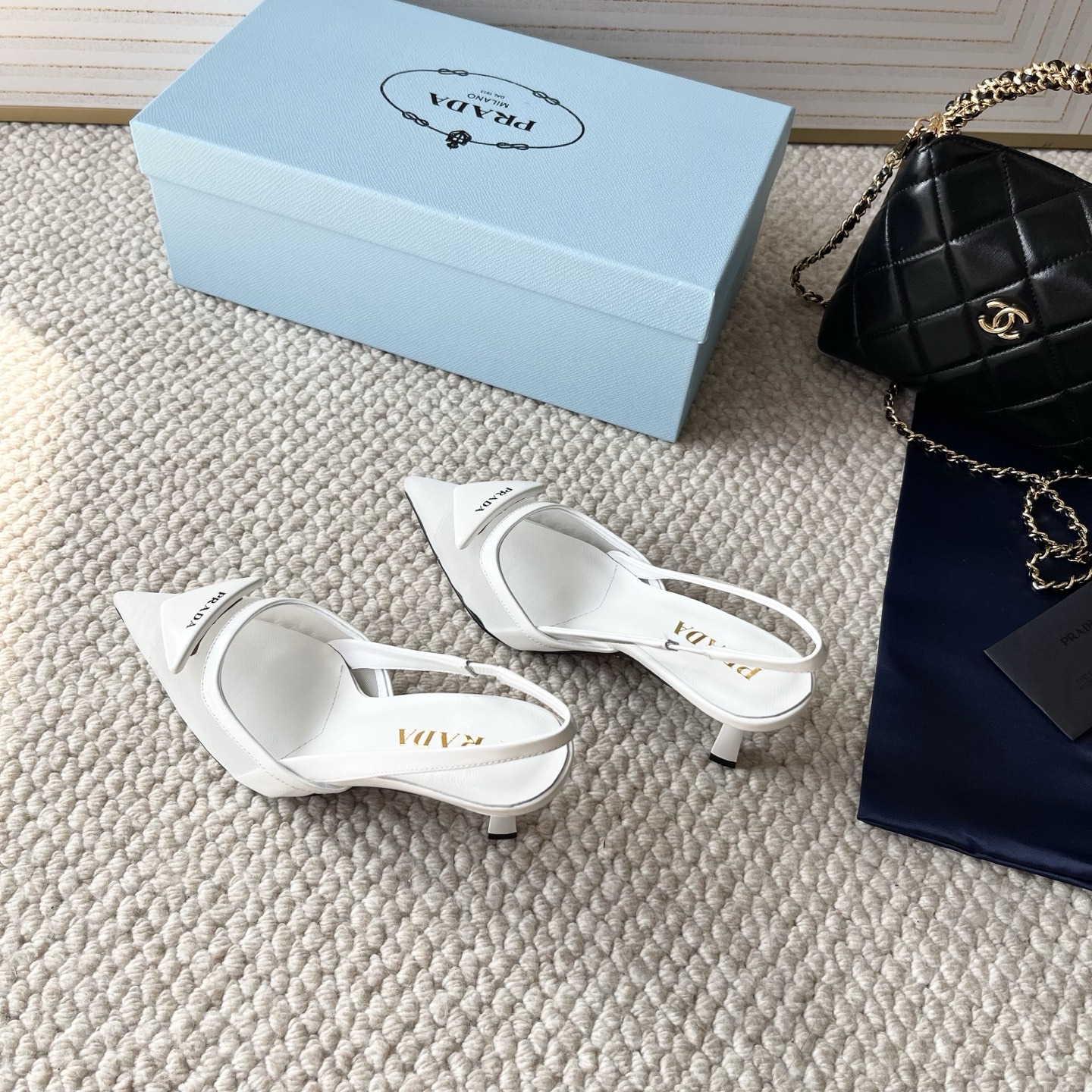 NO:259835,Prada 25 years Prada, same style as Pjia Jinchen, pointed mesh high heel sandals, upper: open-edge beaded cowhide mesh, outsole: genuine leather outsole nailed into metal letter mark, heel height: 7.5cm, positive size: 35-39 customized 34.40.41, sandals, prada, prada, sandals, cowhide, Leather soles19860909Prada普拉达25年 P家金晨同款 尖头网纱高跟凉鞋 鞋面:开边珠牛皮拼网纱 大底:真皮大底钉入金属字母标 跟高:7.5cm 正码:35-39订做34.40.41,凉鞋,prada,prada,sandals,cowhide,Leather soles,Women's Shoes