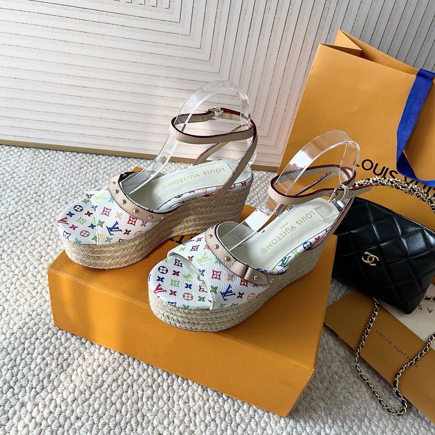 NO:259820,louis vuitto L donkey new style thick-soled wedge sandals Lafite wedge high-heeled old-fashioned sandals Heel 11cm and 9cm Front sole are 6cm Correct size: 35-39 Custom made 34.40.41.42, sandals, louis vuitton, louis vuitton, louis vuitton, sandals, espadrilles19860909louis vuitto L驴家 新款 厚底坡跟凉鞋 拉菲草编高跟老花凉鞋 后跟11cm 和9cm 前底都是6cm 正码:35-39订做34.40.41.42,凉鞋,louis vuitton,louis vuitton,louis vuitton,sandals,espadrilles,Women's Shoes