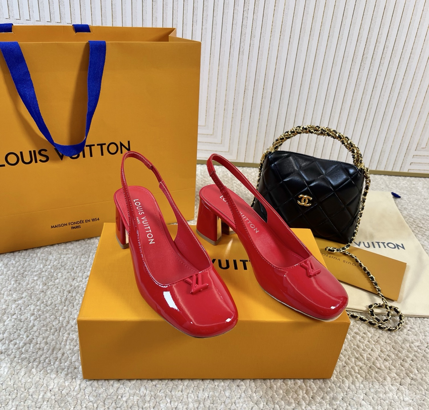 LOUIS VUITTON Escarpins Élégance Minimaliste - Version Premium