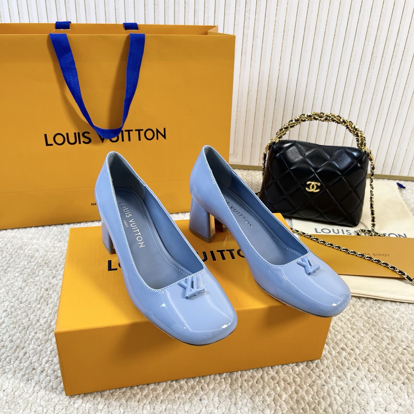 LOUIS VUITTON Escarpins Élégance Minimaliste - Version Premium